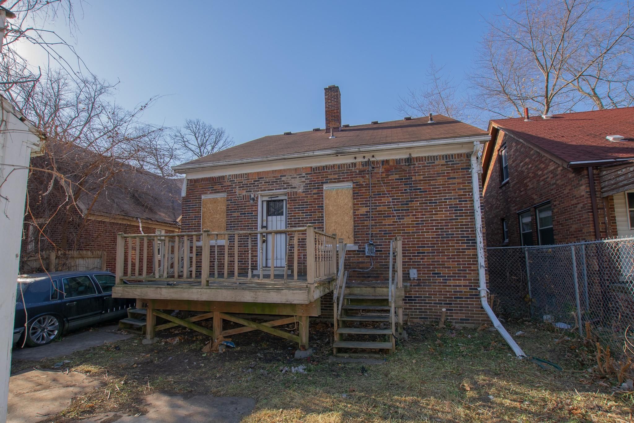 5250 BUCKINGHAM Avenue