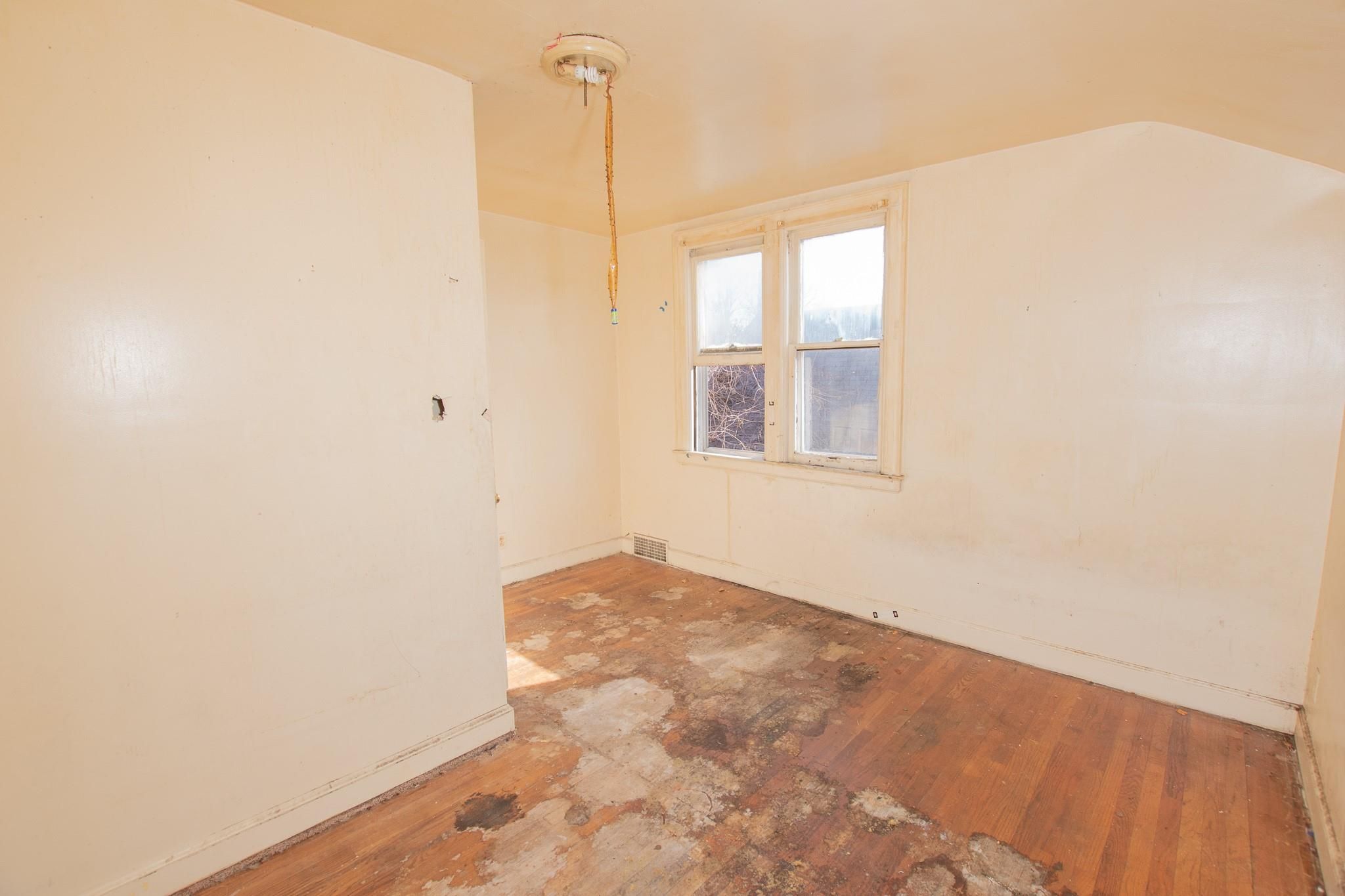 5250 BUCKINGHAM Avenue