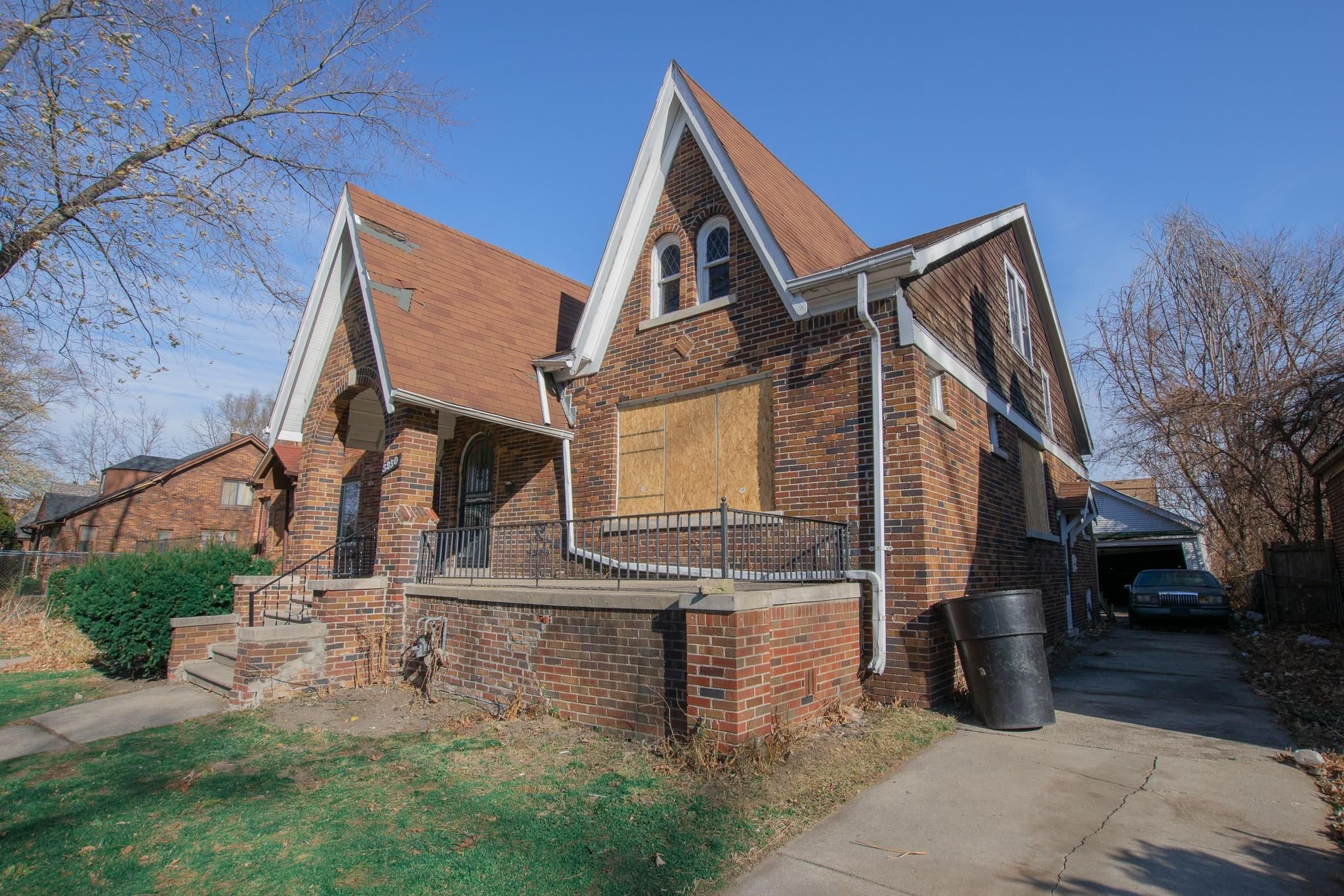 5250 BUCKINGHAM Avenue