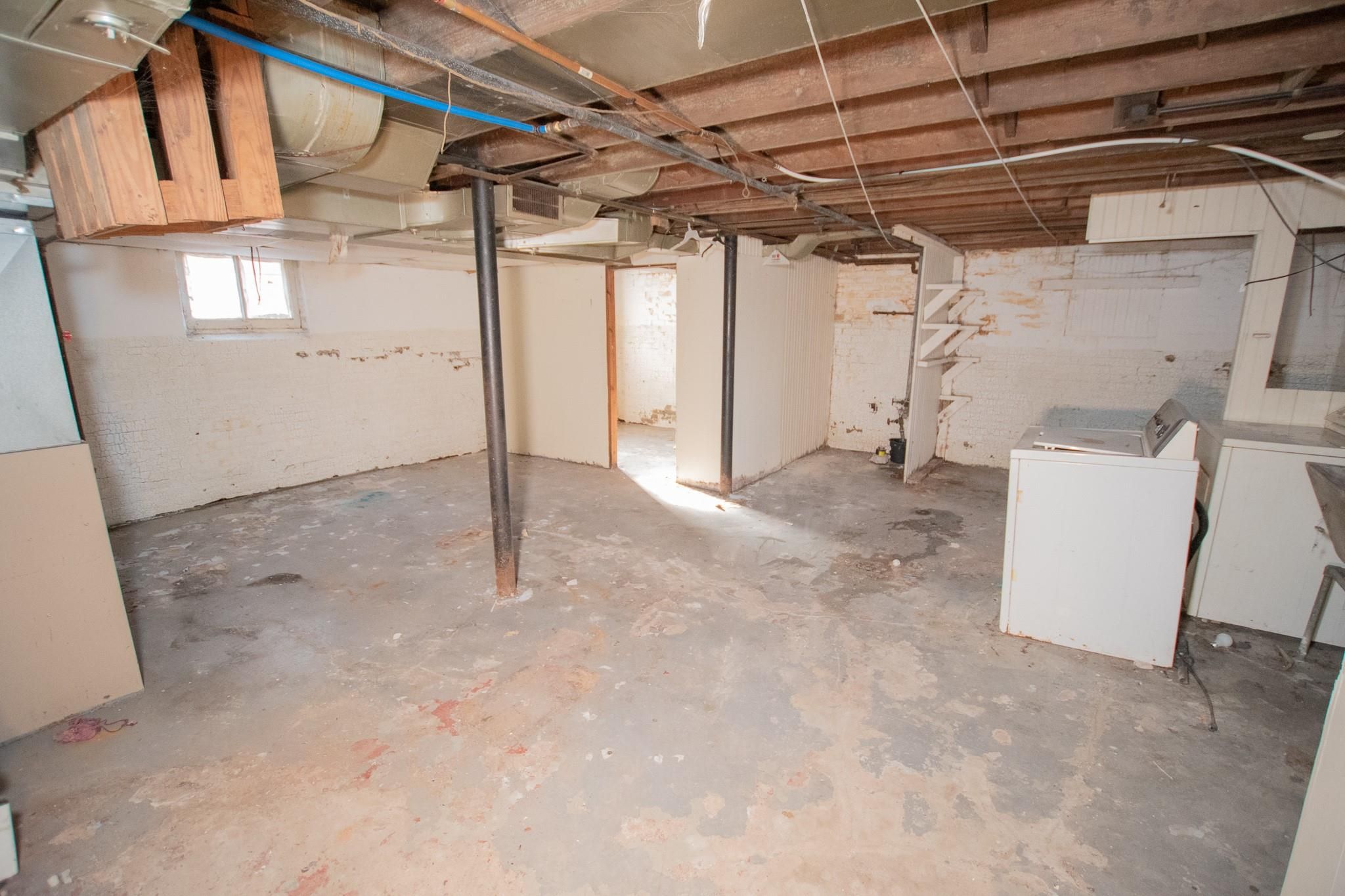 5250 BUCKINGHAM Avenue