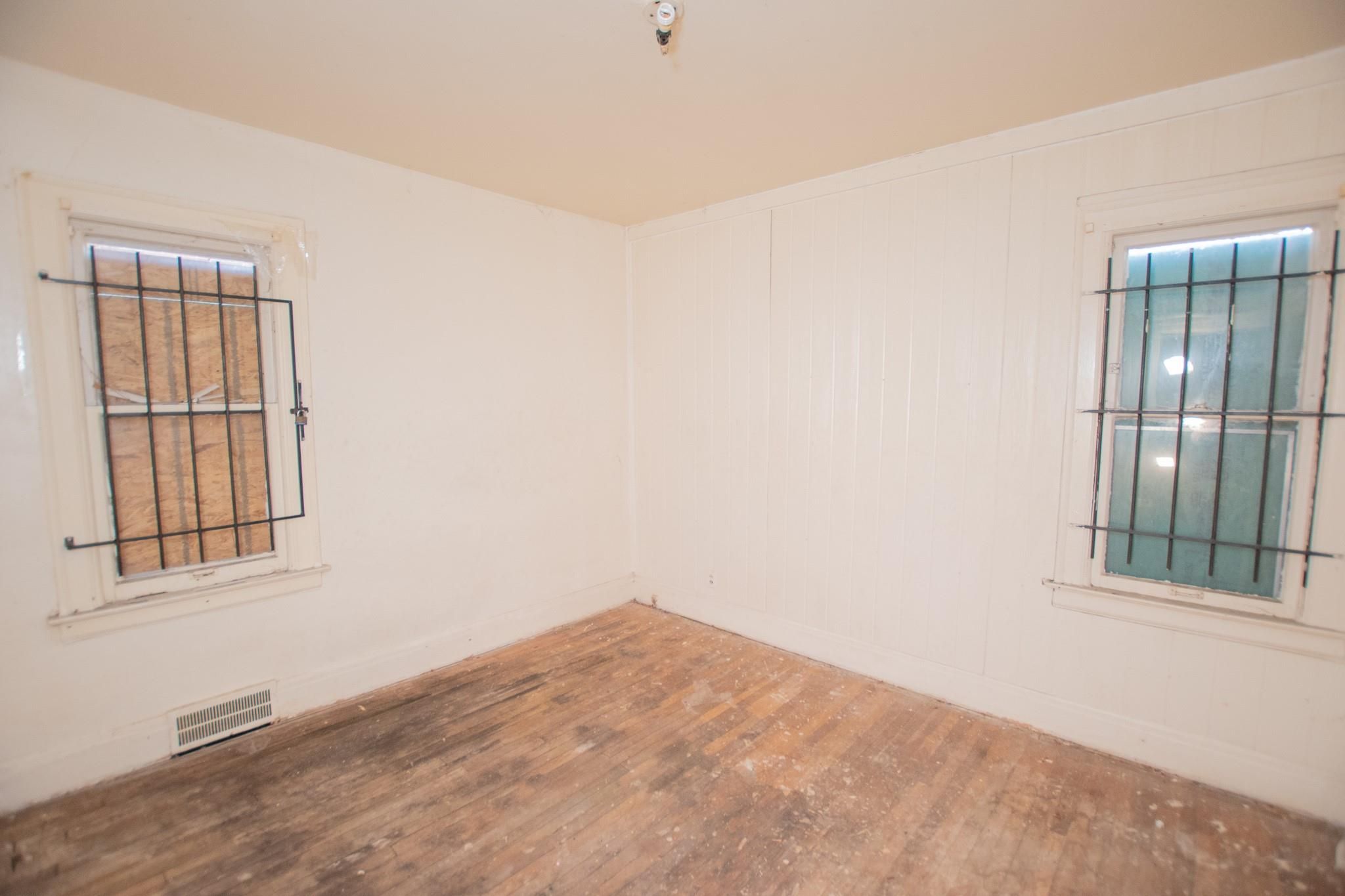 5250 BUCKINGHAM Avenue