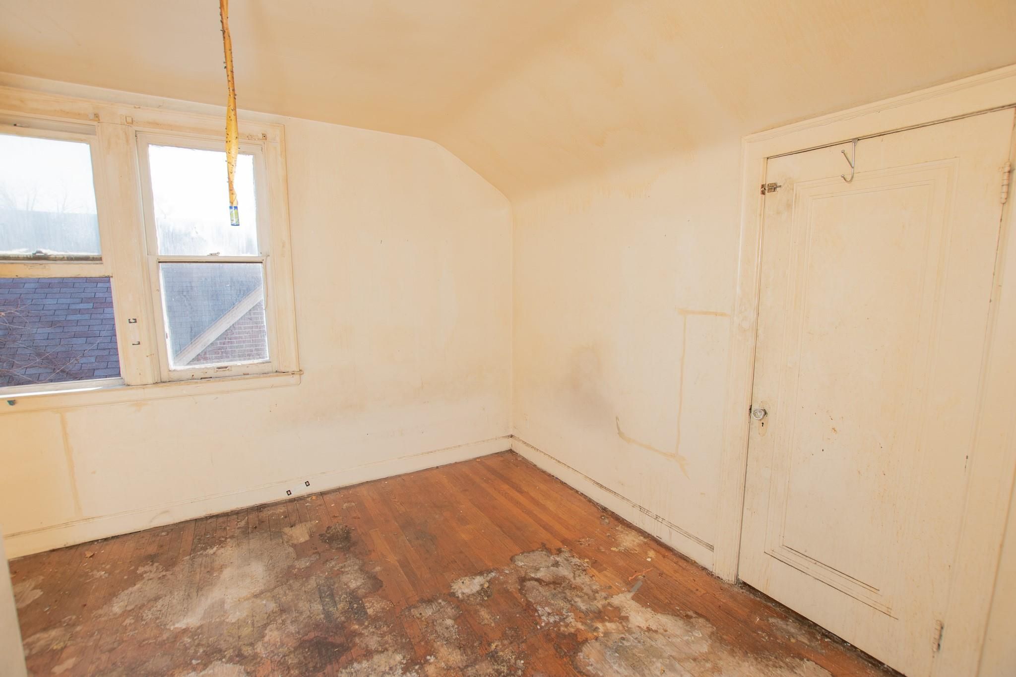 5250 BUCKINGHAM Avenue