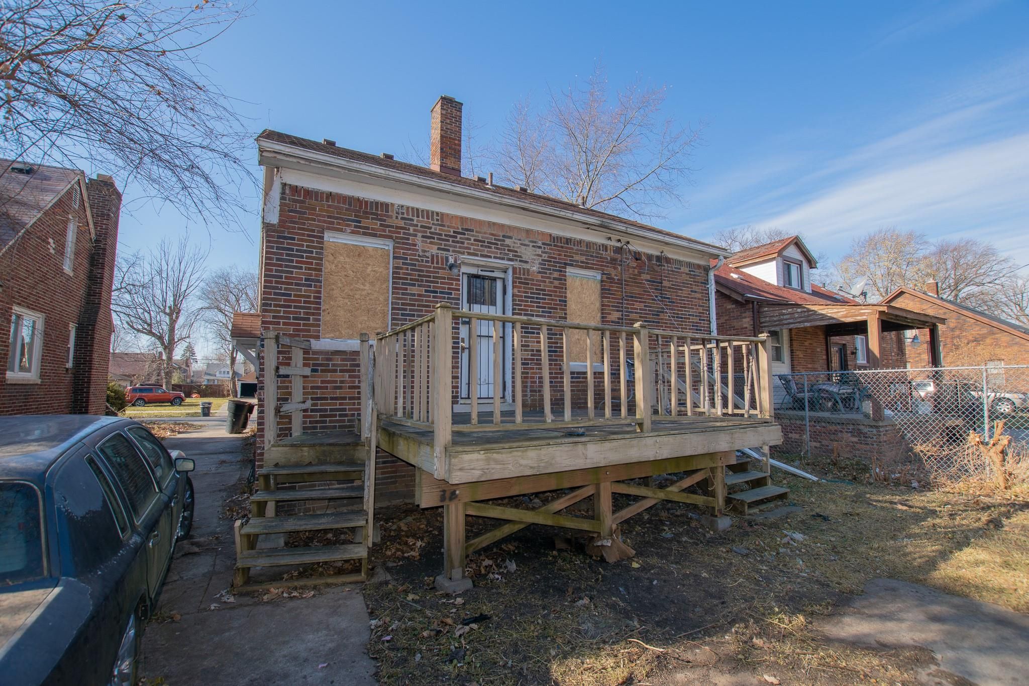 5250 BUCKINGHAM Avenue