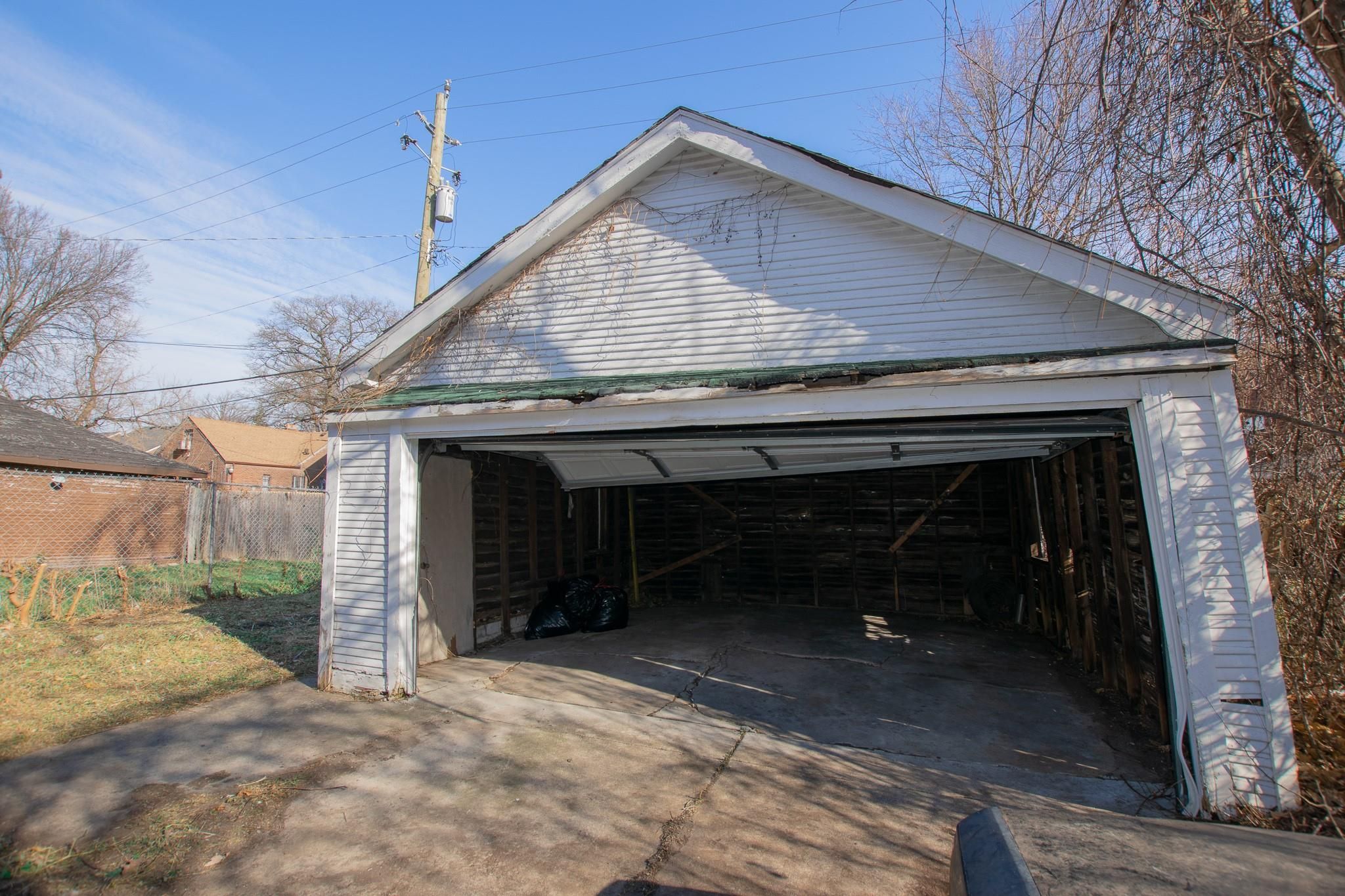 5250 BUCKINGHAM Avenue