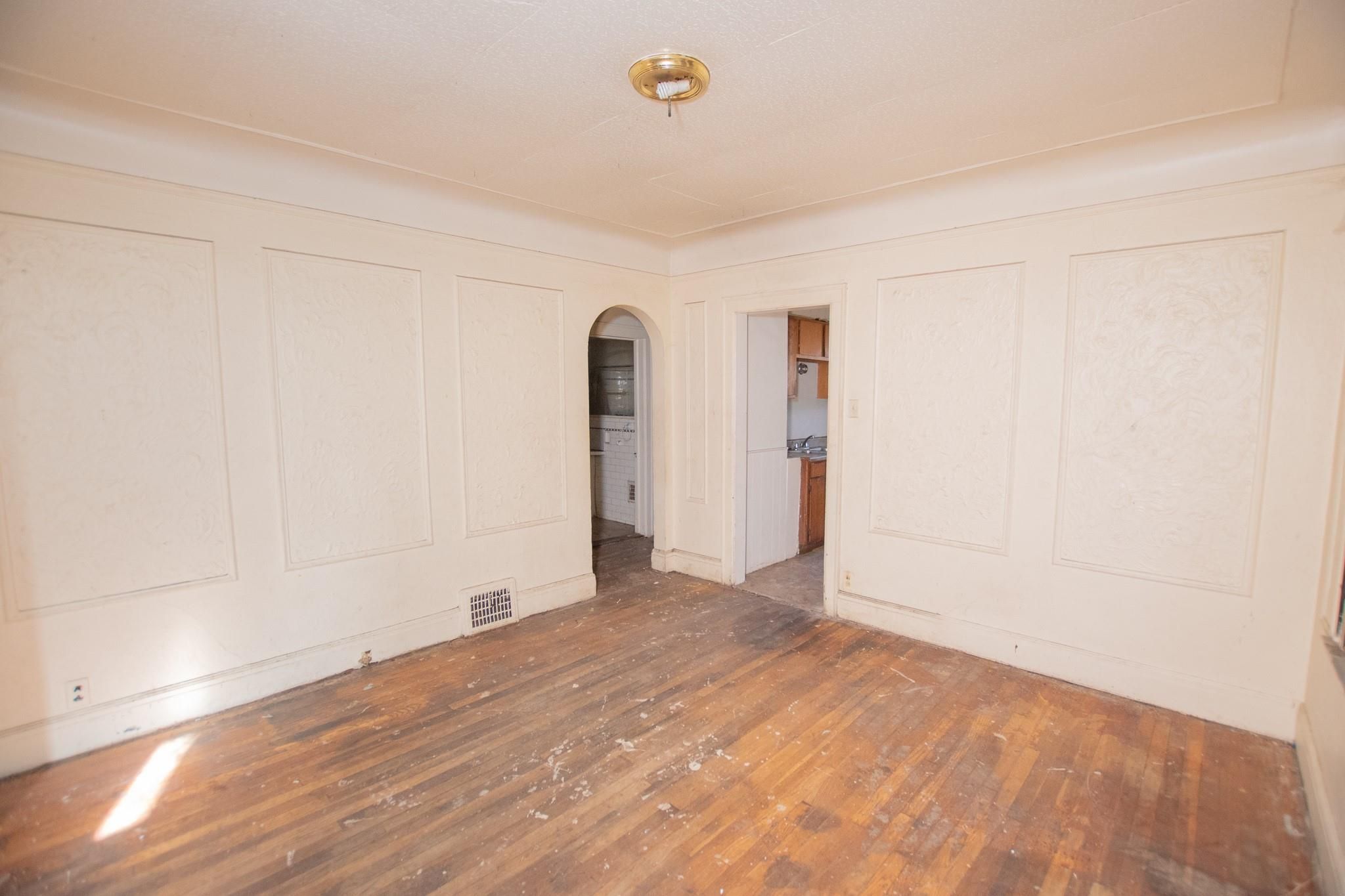 5250 BUCKINGHAM Avenue