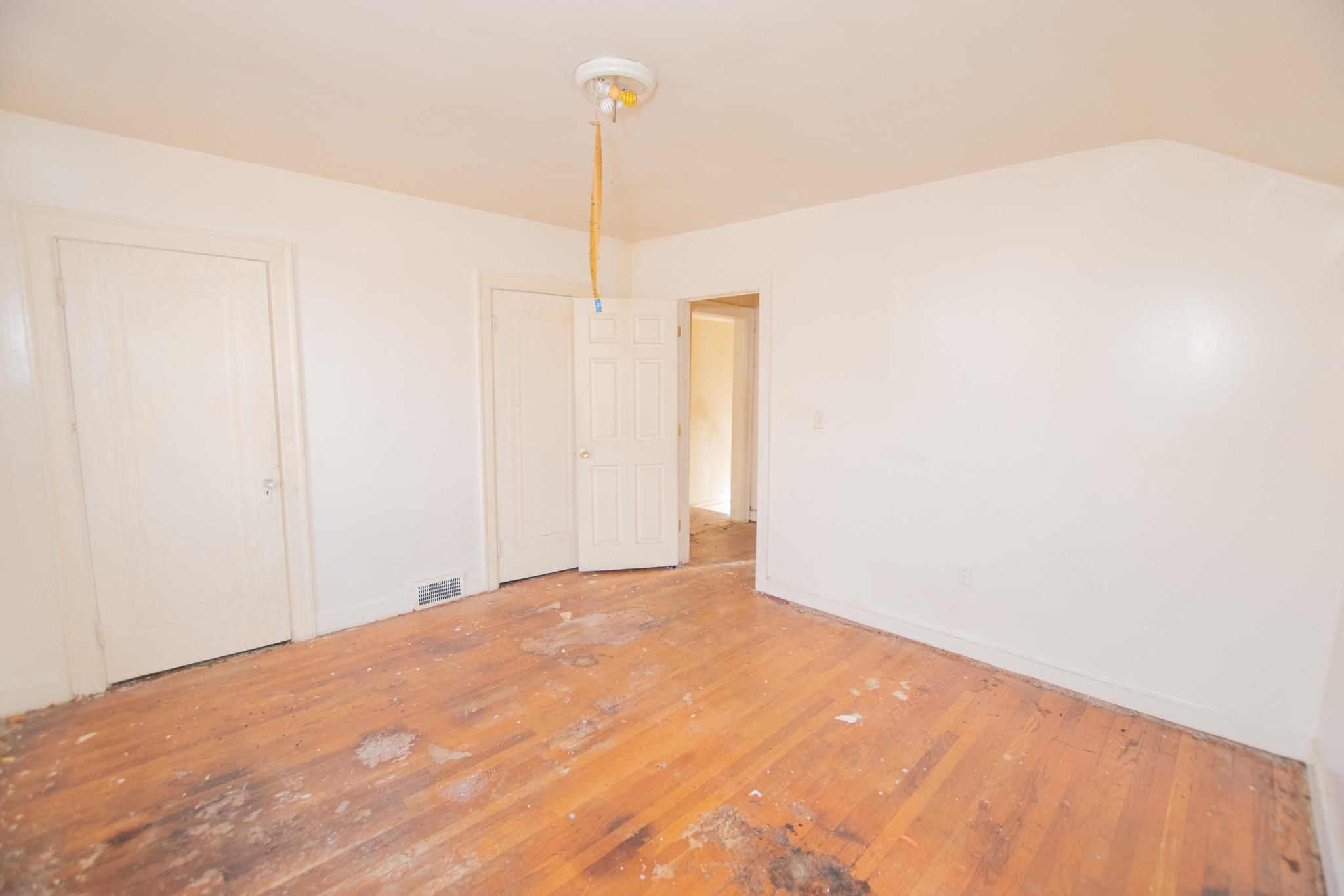 5250 BUCKINGHAM Avenue