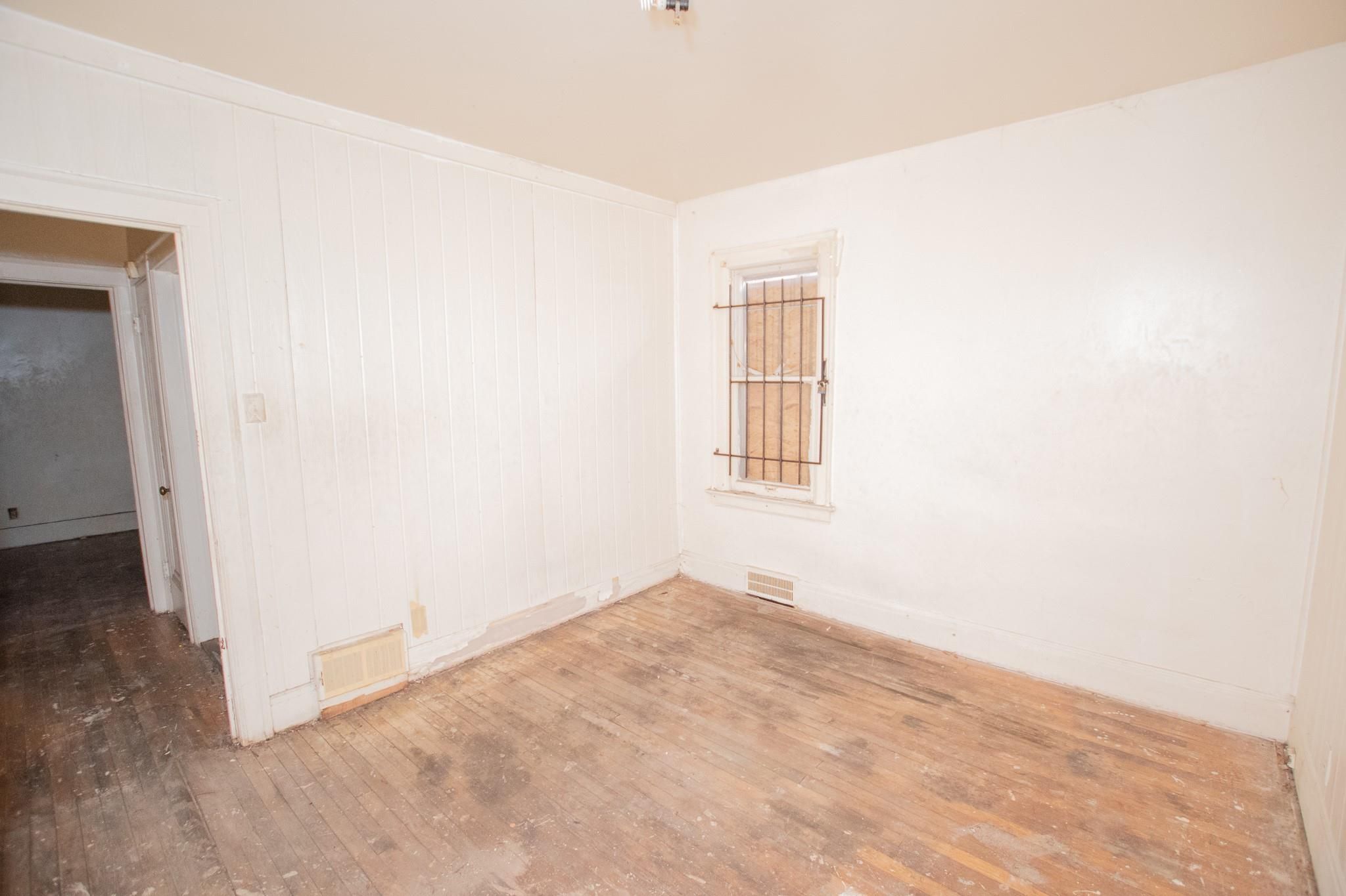 5250 BUCKINGHAM Avenue