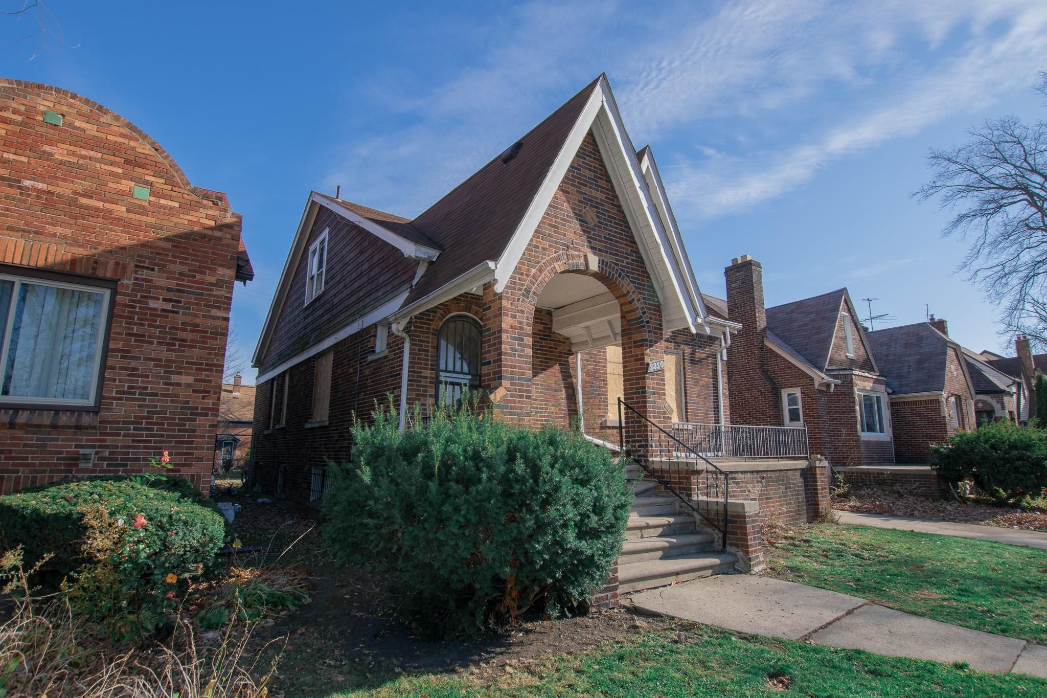 5250 BUCKINGHAM Avenue