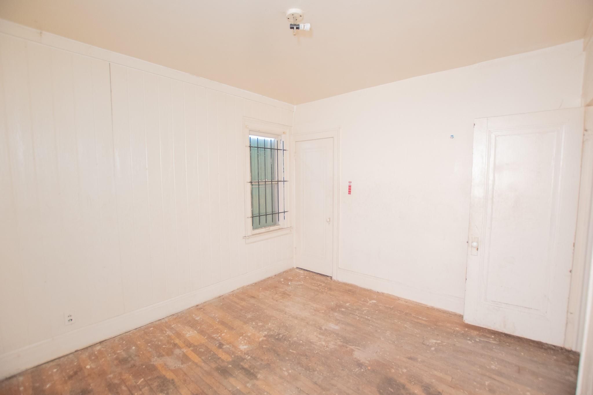 5250 BUCKINGHAM Avenue