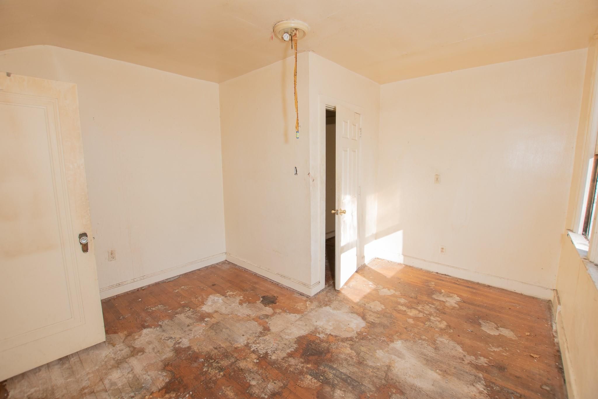 5250 BUCKINGHAM Avenue