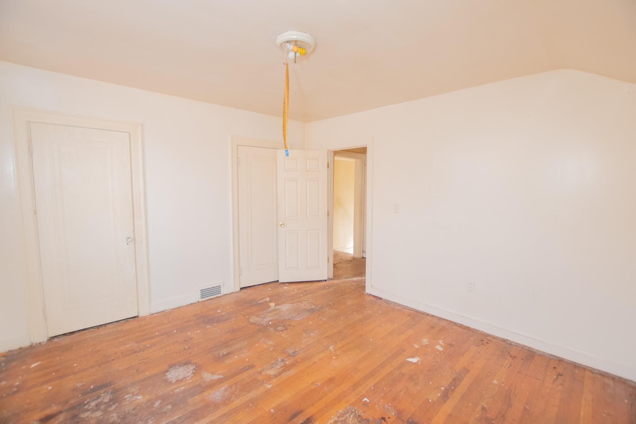 5250 BUCKINGHAM Avenue