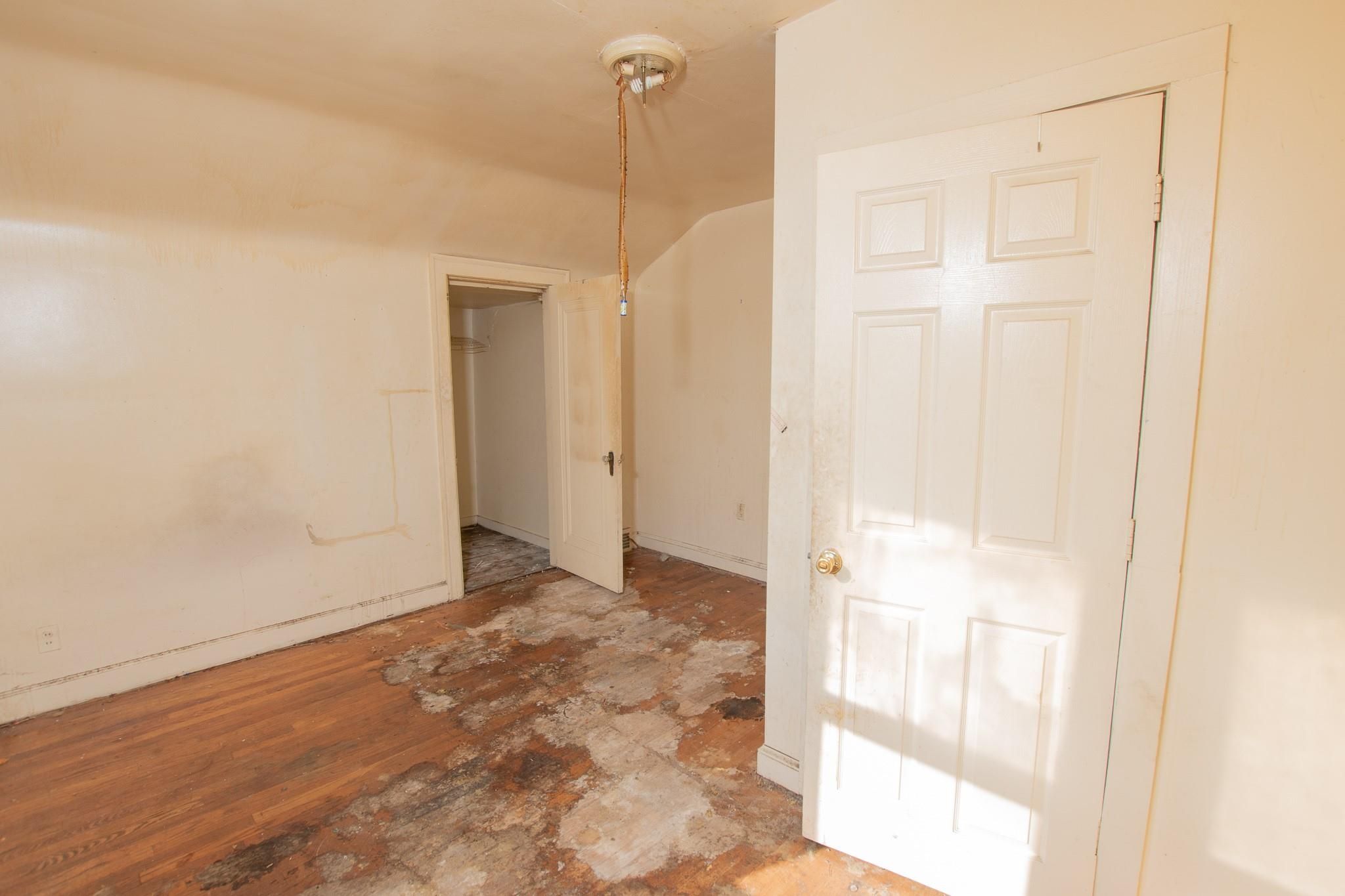 5250 BUCKINGHAM Avenue