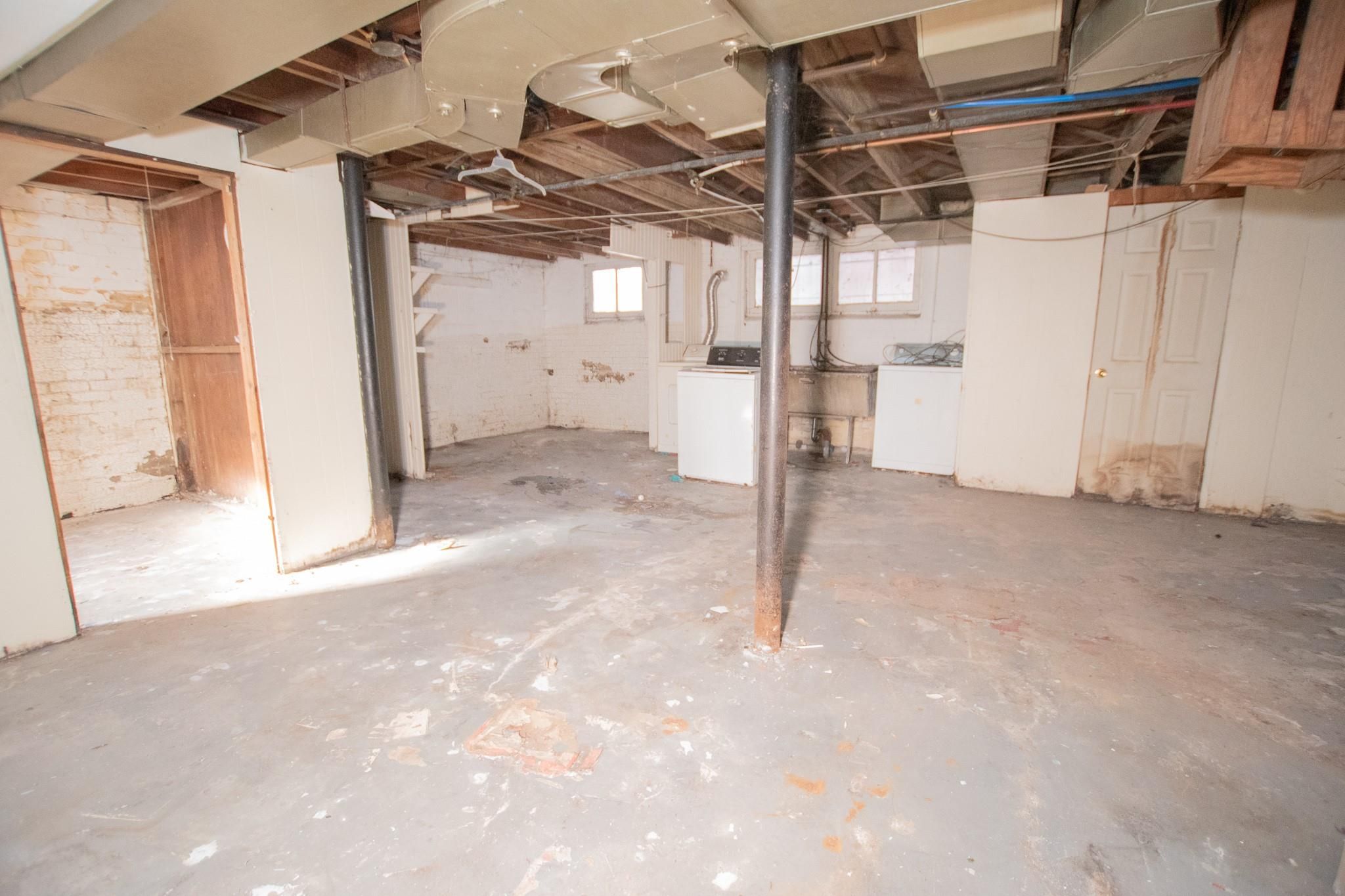 5250 BUCKINGHAM Avenue