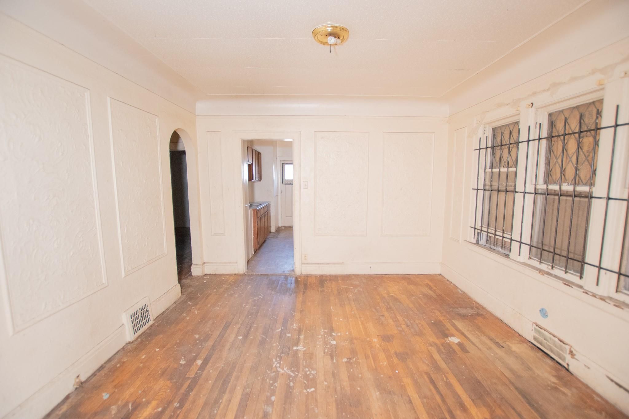 5250 BUCKINGHAM Avenue