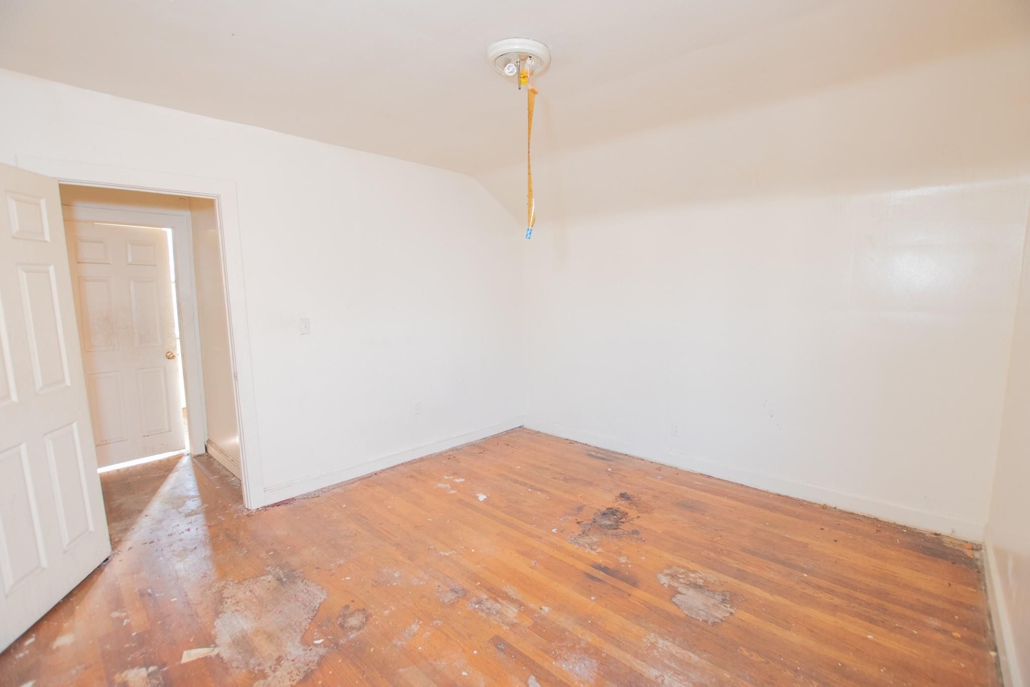 5250 BUCKINGHAM Avenue