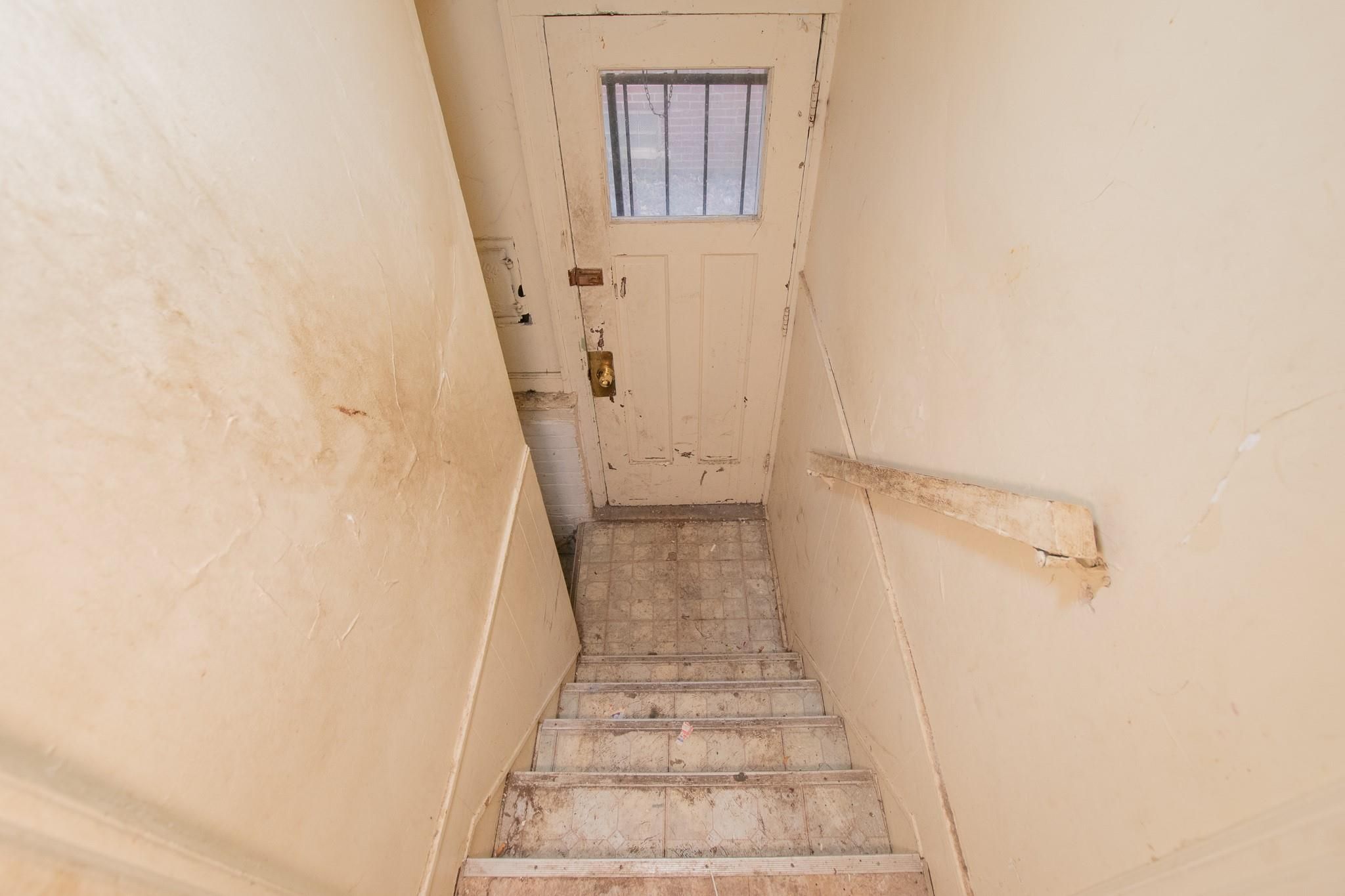 5250 BUCKINGHAM Avenue