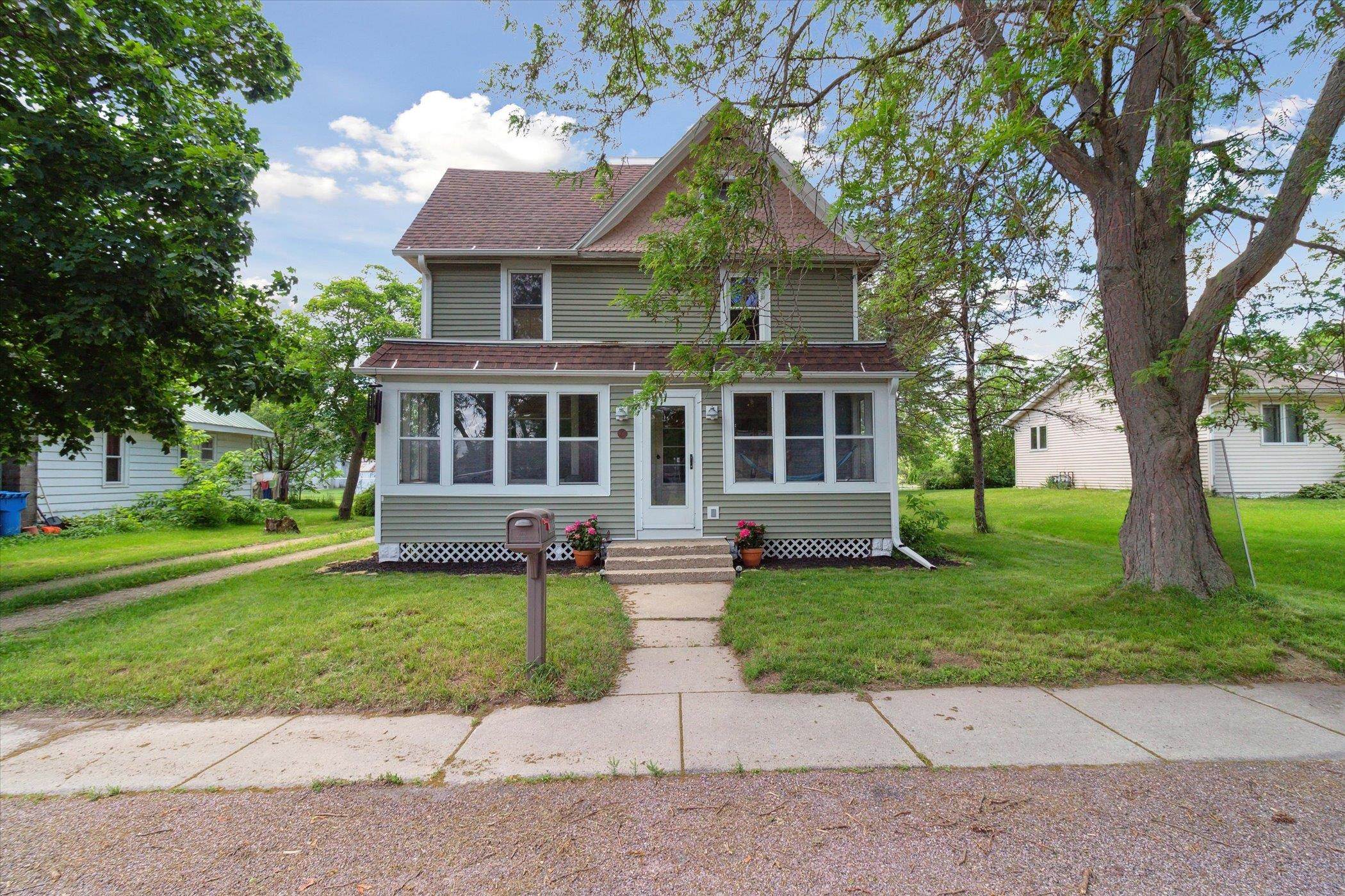 905 Pine Street