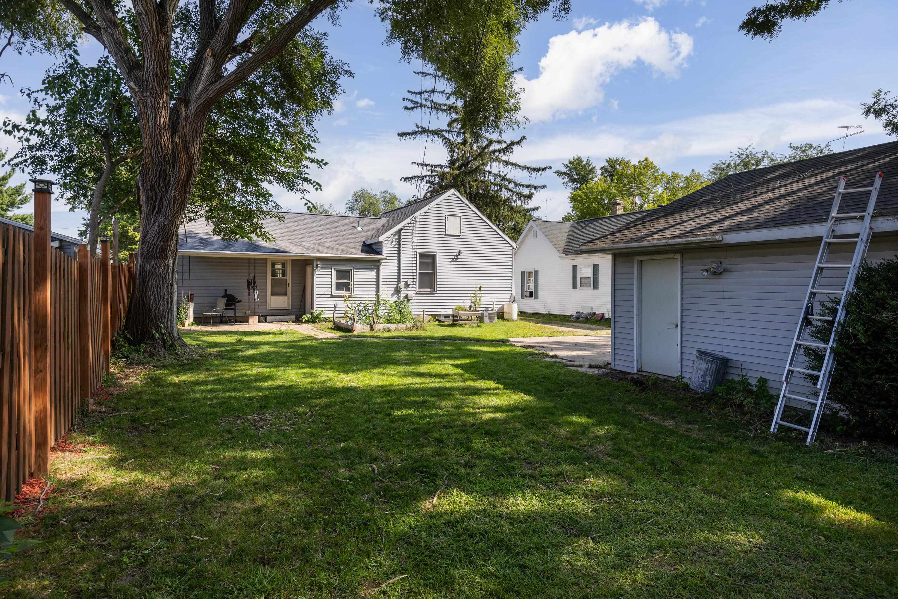220 W Emmett Street