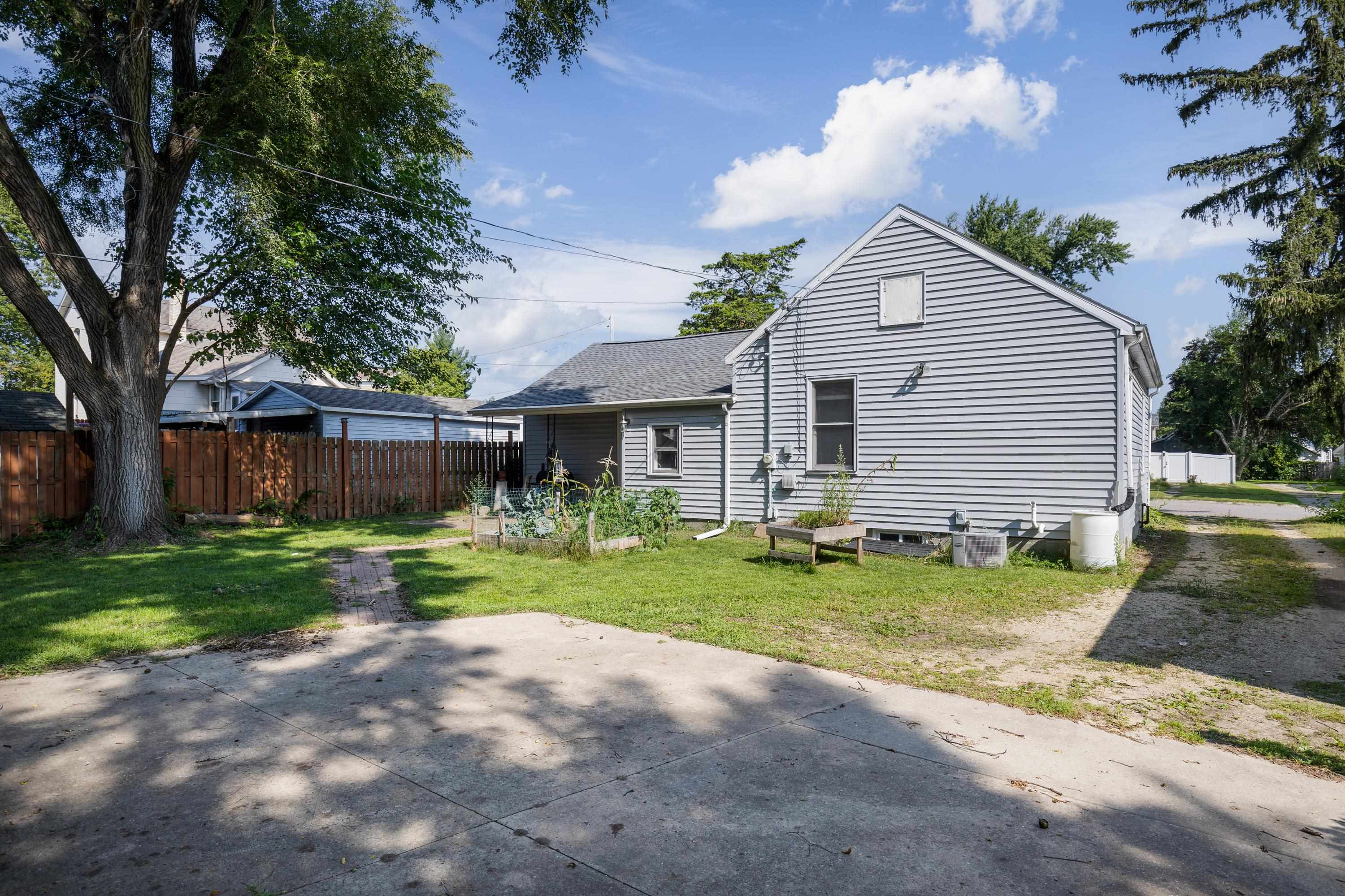 220 W Emmett Street