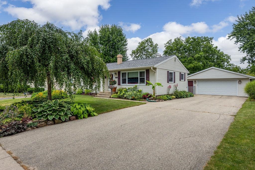 306 Garnet Lane