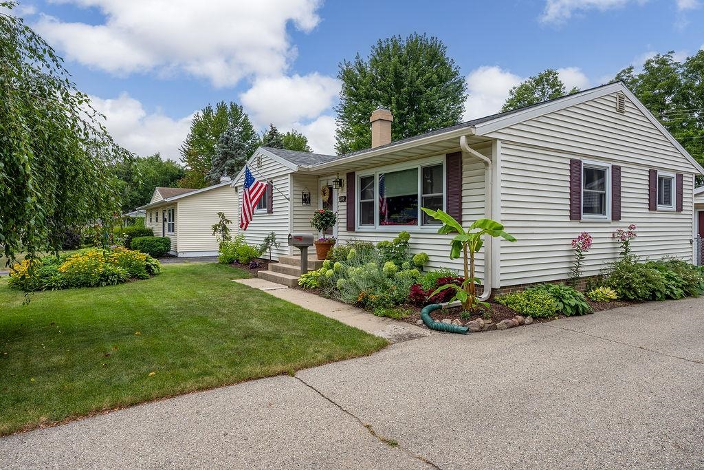306 Garnet Lane