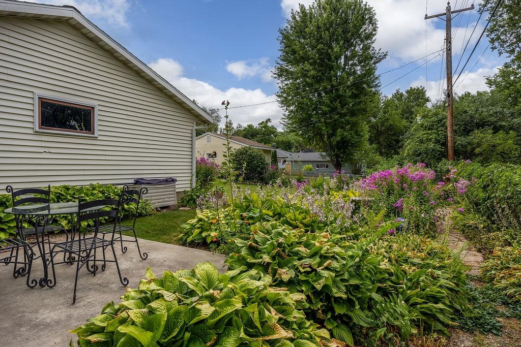 306 Garnet Lane