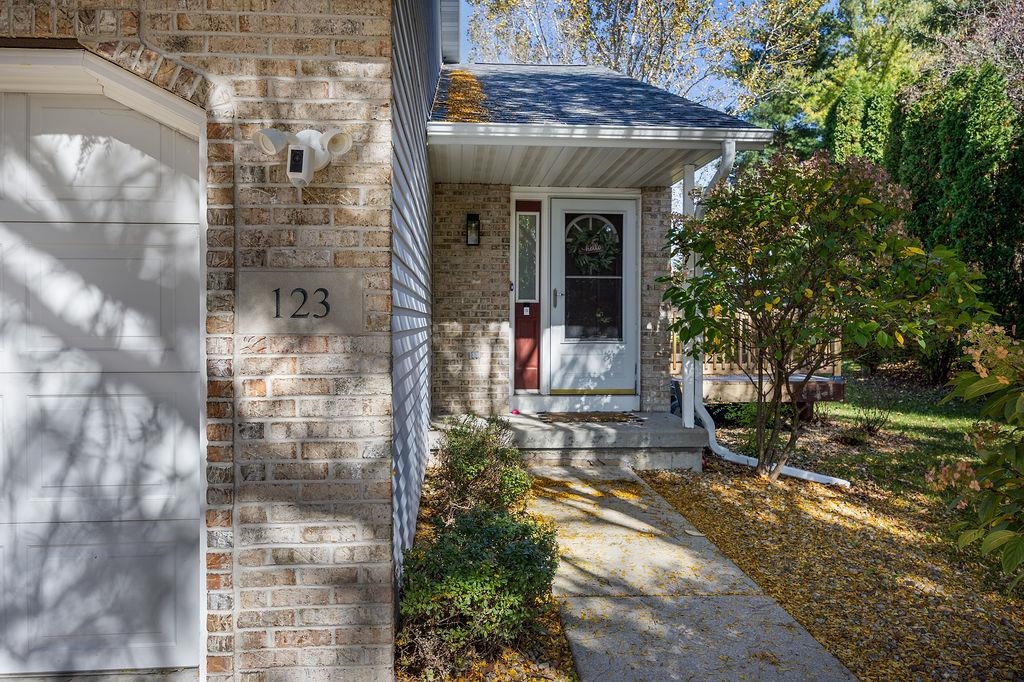123 W Windsor Avenue