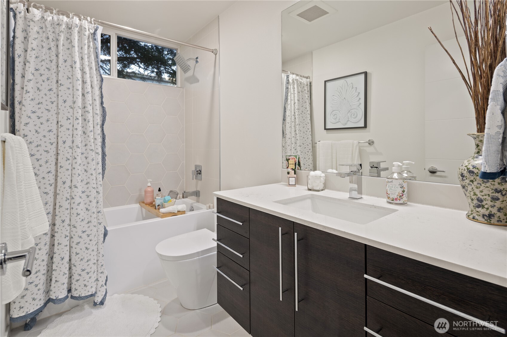 9242 A 17th Avenue SW