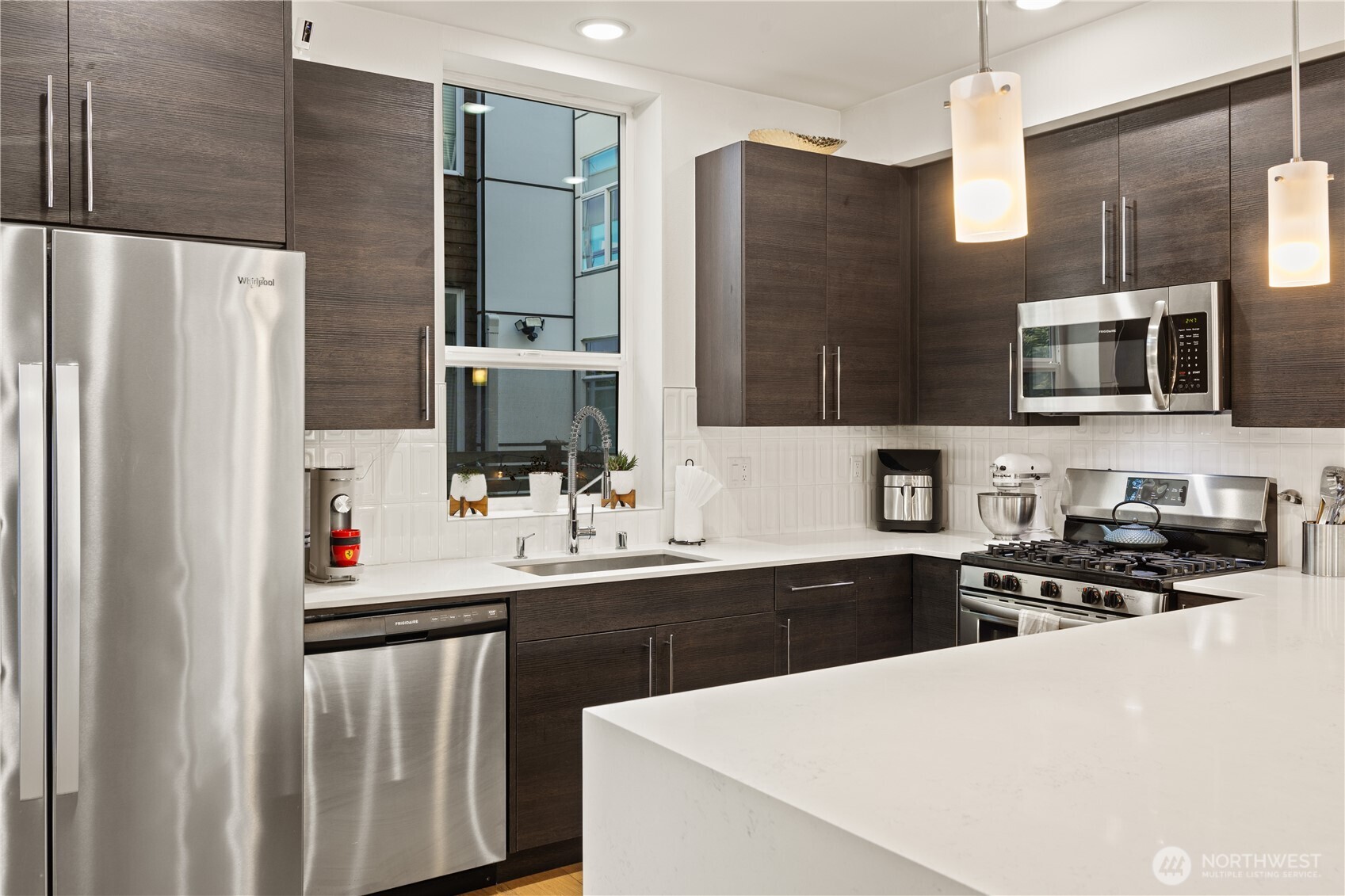 9242 A 17th Avenue SW