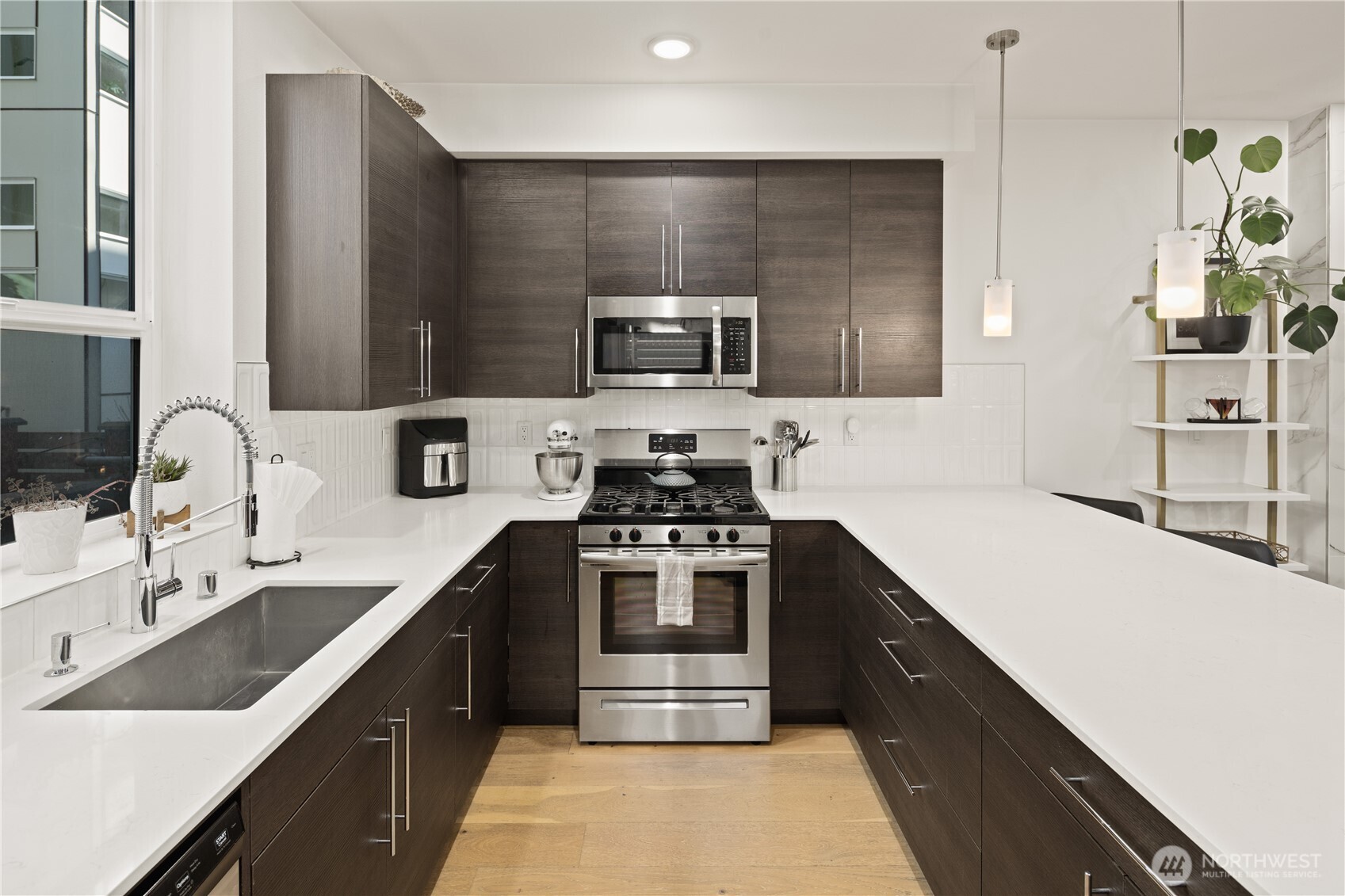 9242 A 17th Avenue SW