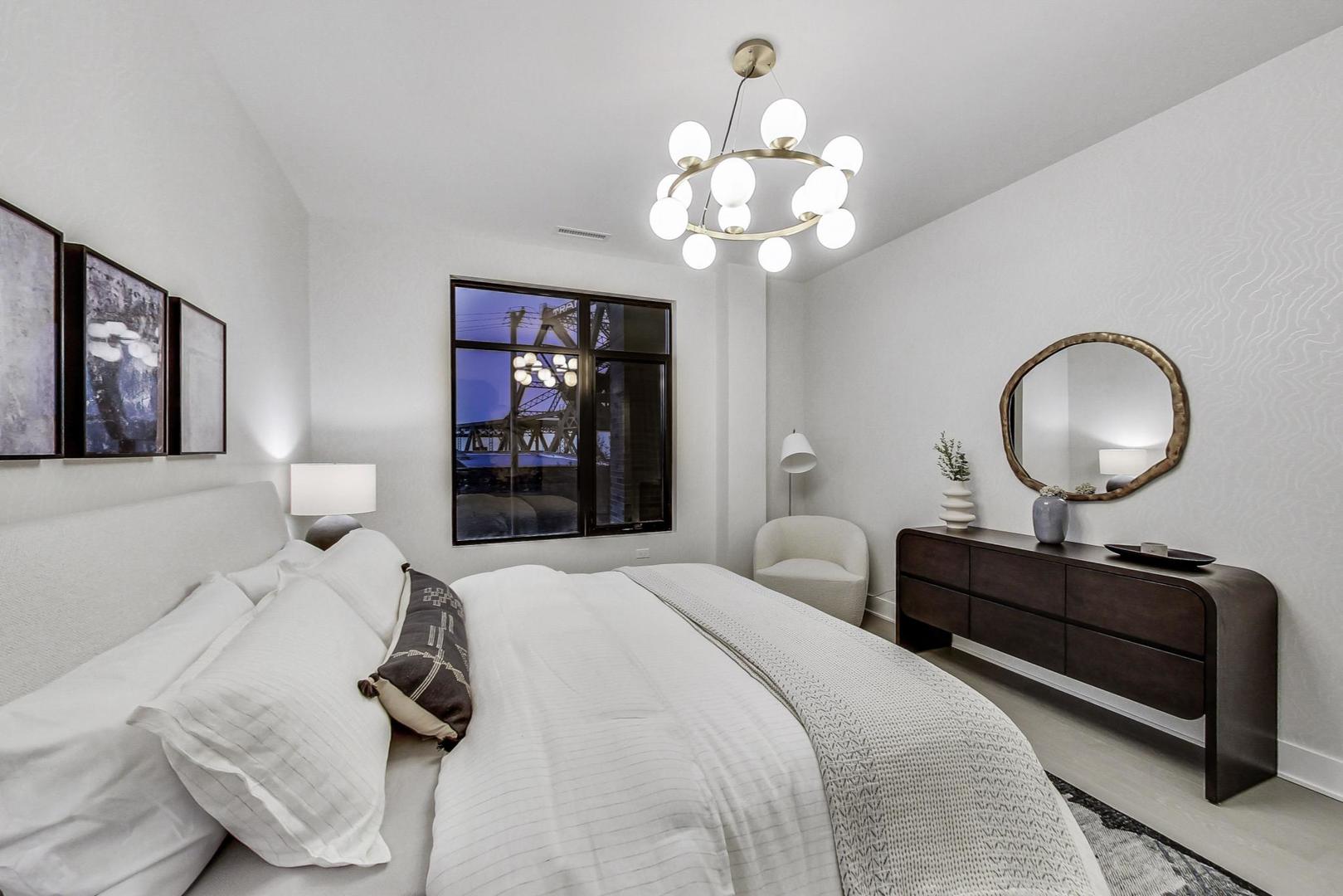 1701 W Webster Avenue Unit: 205