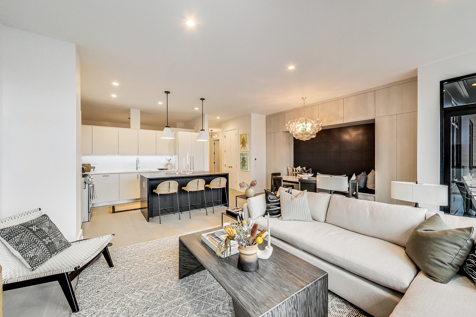 1701 W Webster Avenue Unit: 205