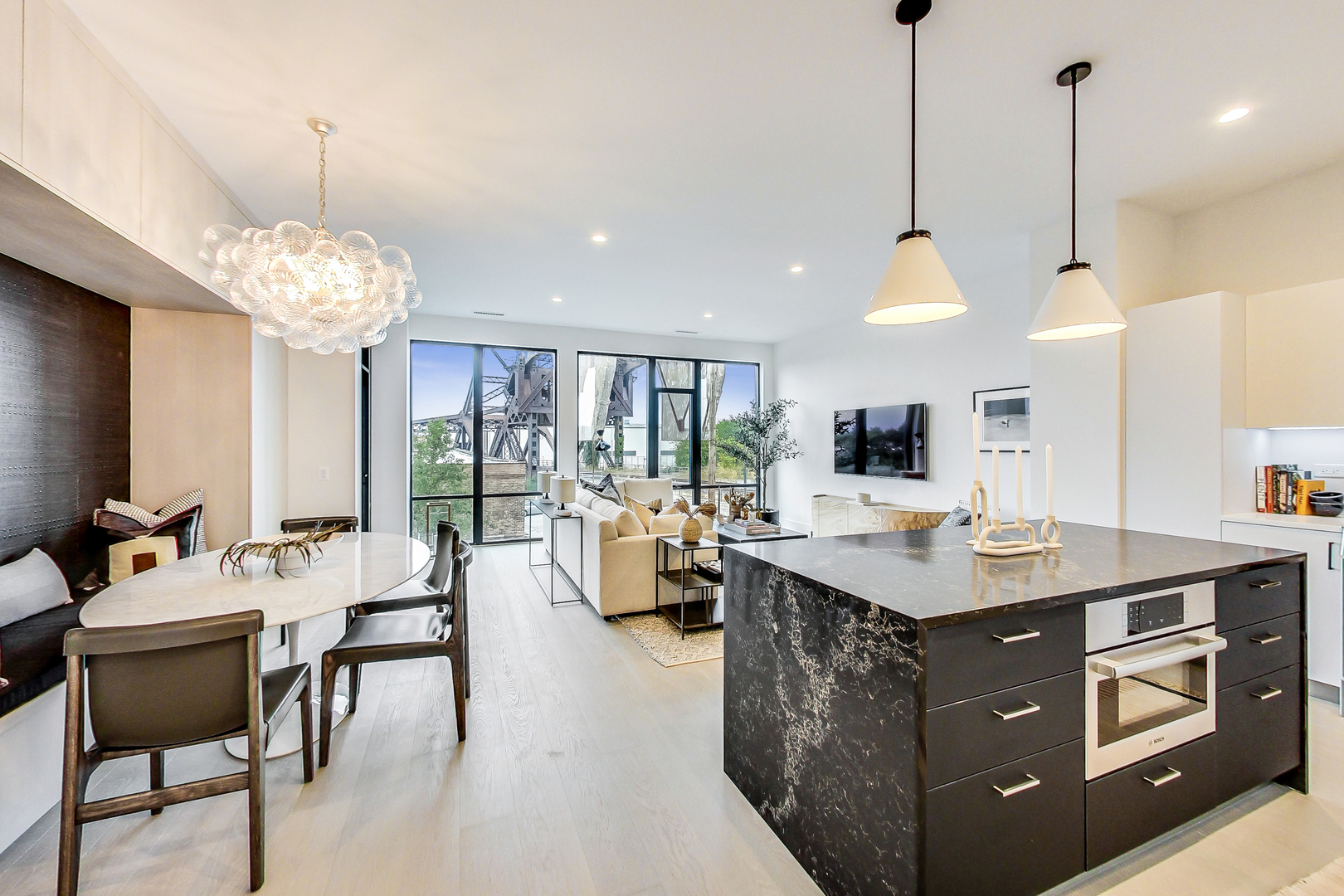 1701 W Webster Avenue Unit: 205