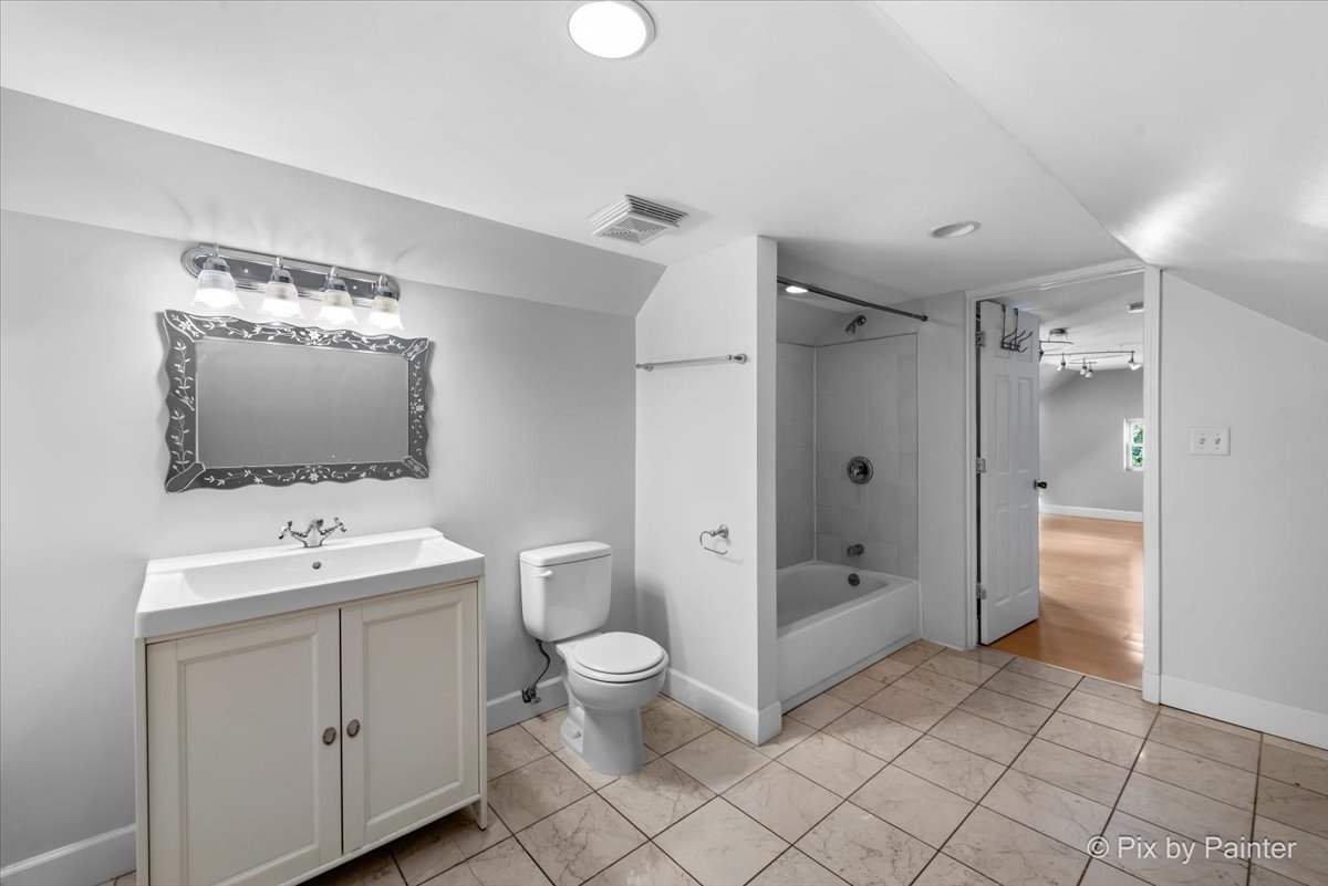 1719 W Le Moyne Street