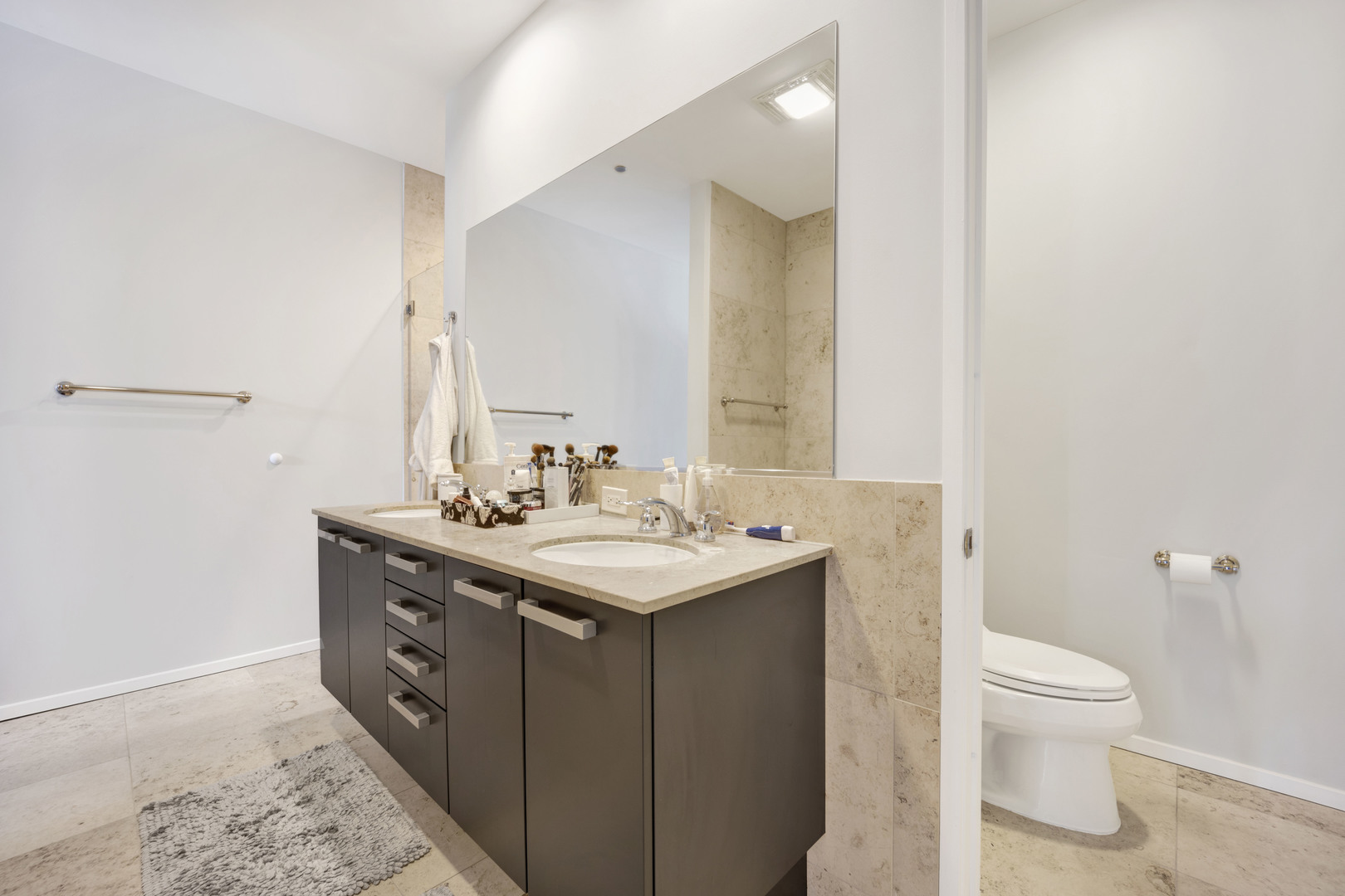 550 N Saint Clair Street Unit: 2601