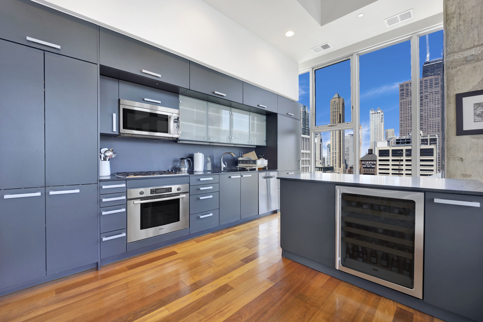 550 N Saint Clair Street Unit: 2601