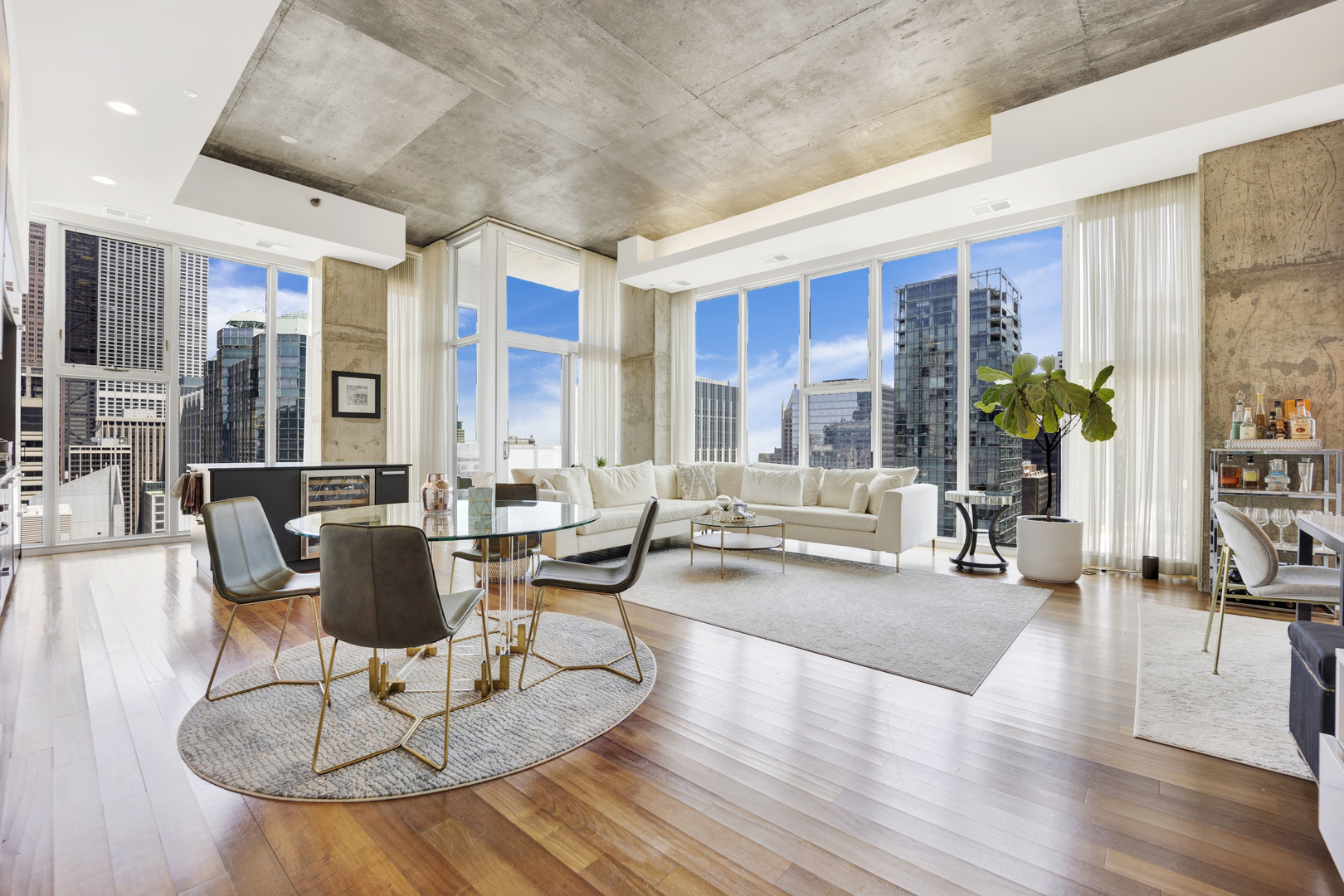 550 N Saint Clair Street Unit: 2601
