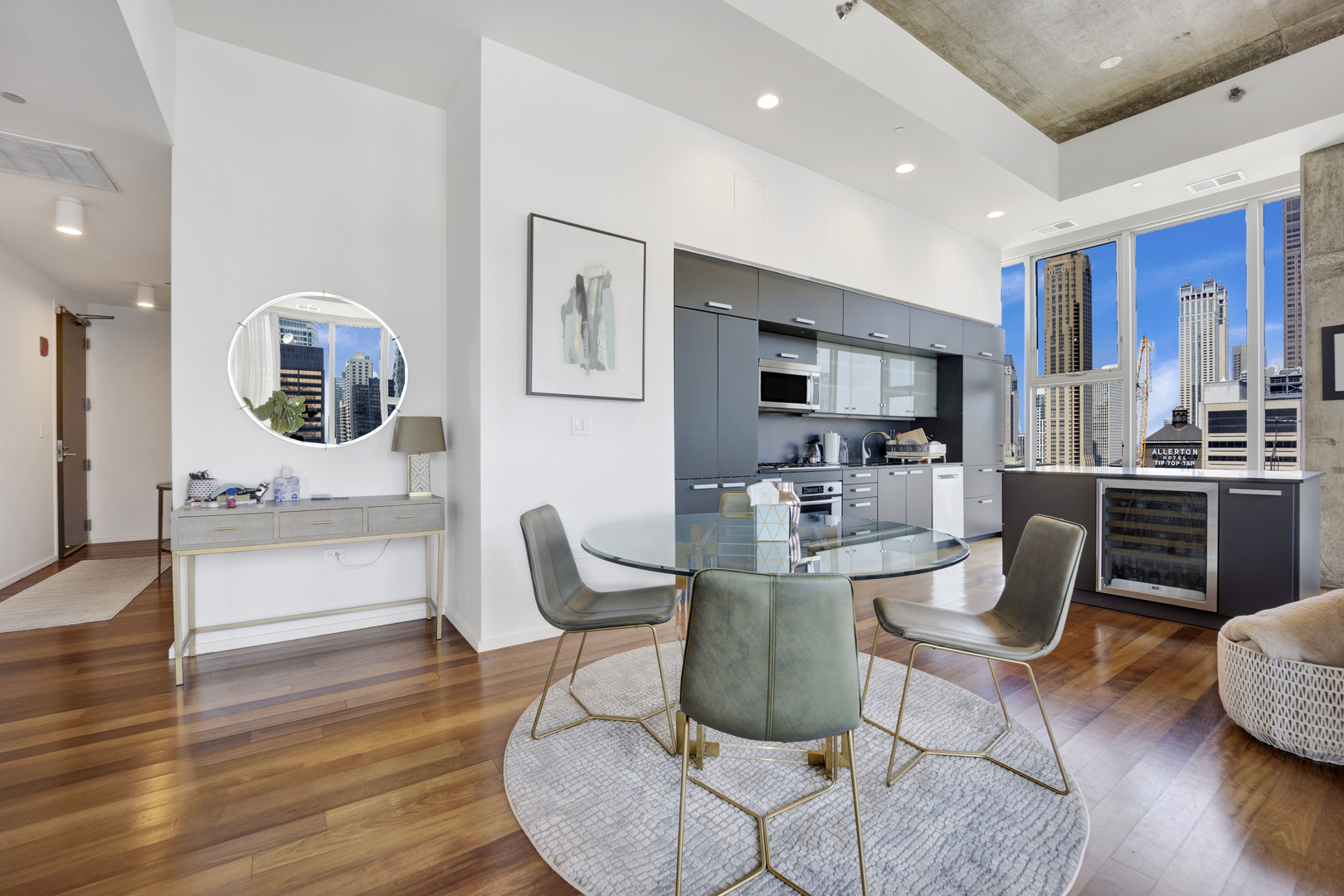 550 N Saint Clair Street Unit: 2601