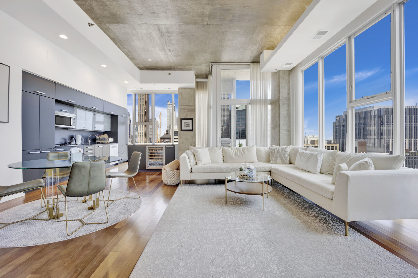 550 N Saint Clair Street Unit: 2601