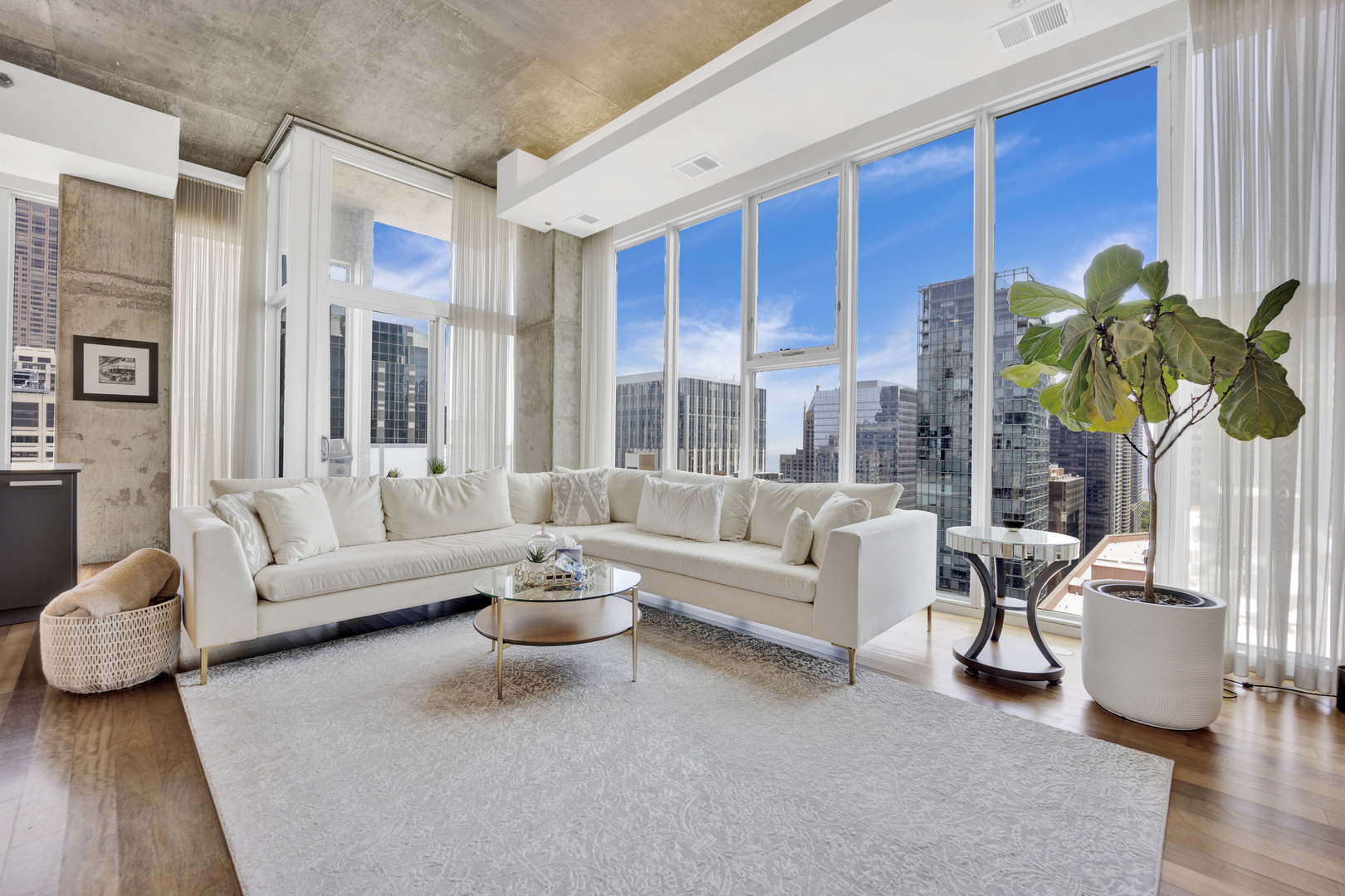 550 N Saint Clair Street Unit: 2601