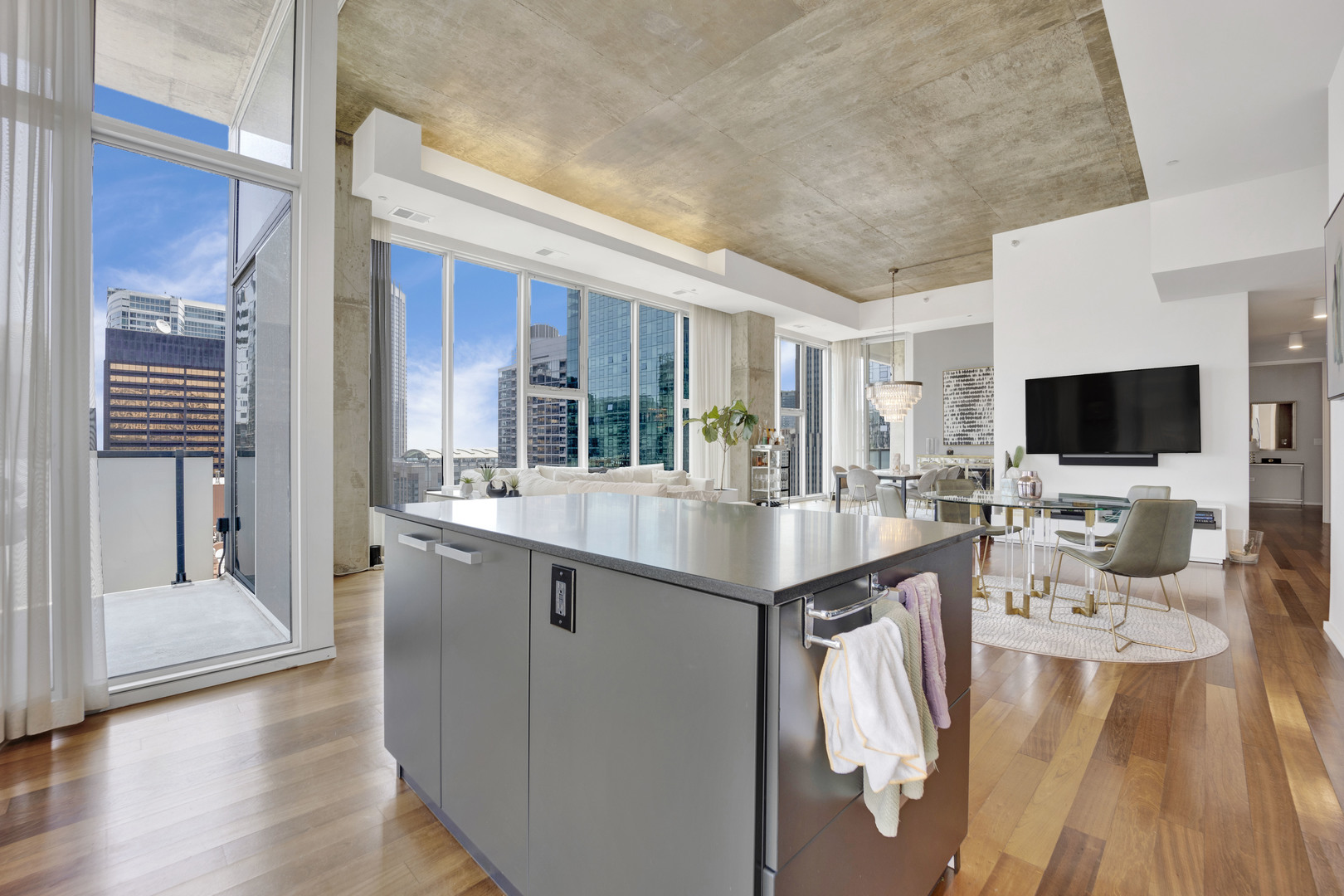550 N Saint Clair Street Unit: 2601