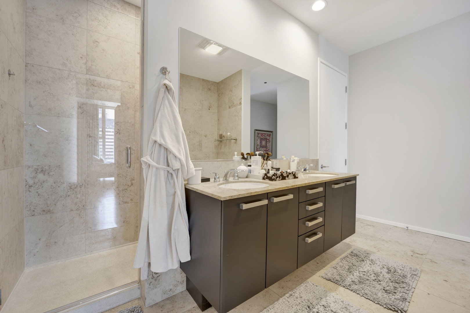 550 N Saint Clair Street Unit: 2601