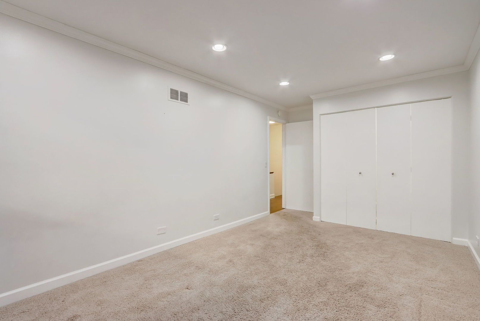 1330 N LaSalle Street Unit: 103