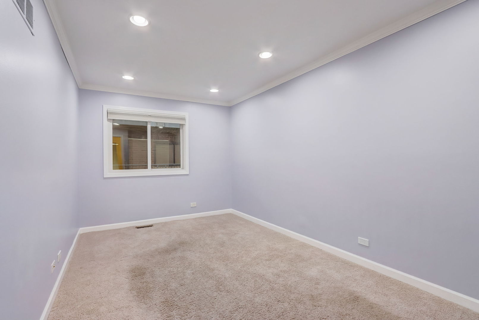 1330 N LaSalle Street Unit: 103