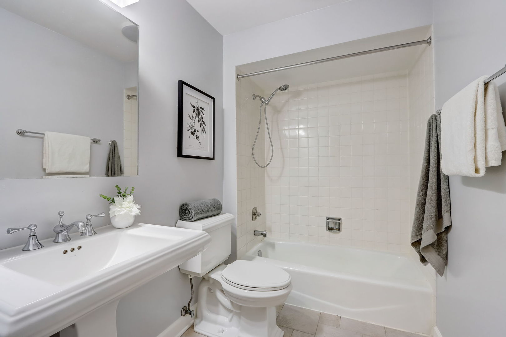 1330 N LaSalle Street Unit: 103