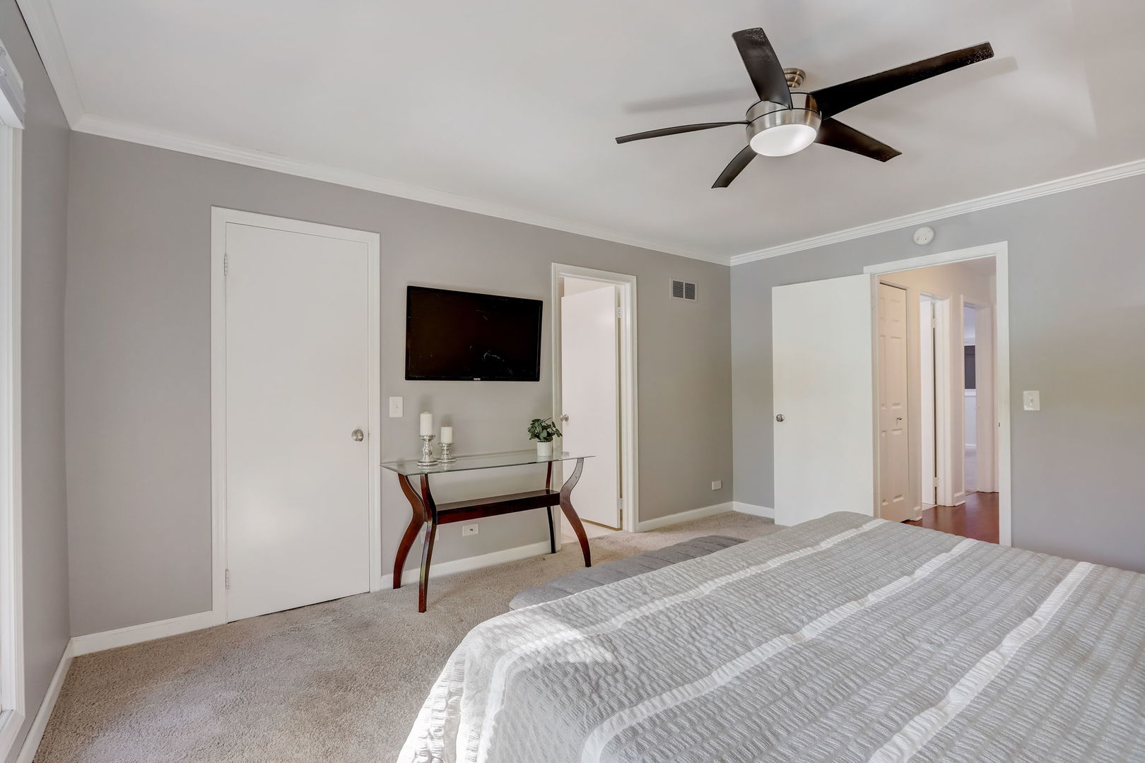 1330 N LaSalle Street Unit: 103