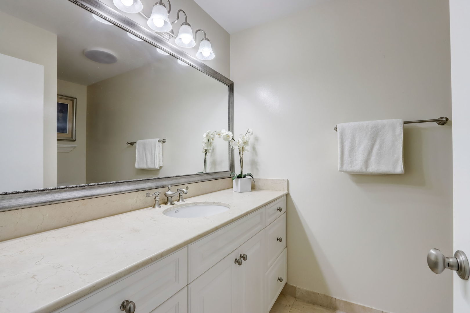 1330 N LaSalle Street Unit: 103