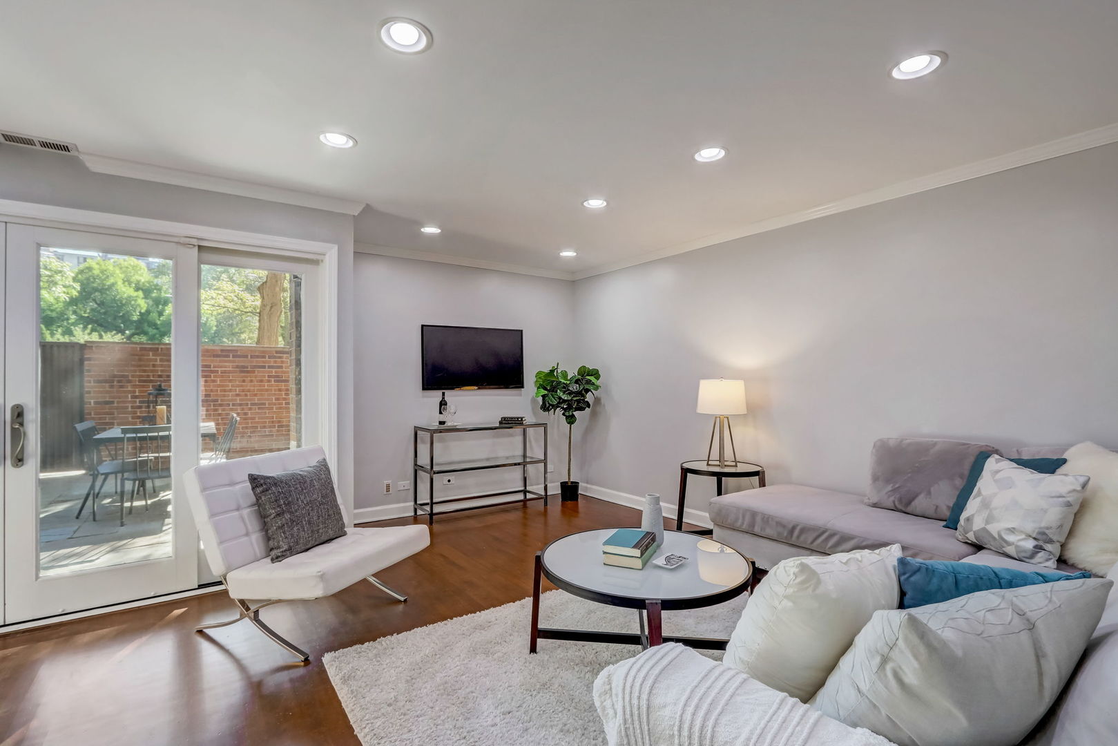1330 N LaSalle Street Unit: 103