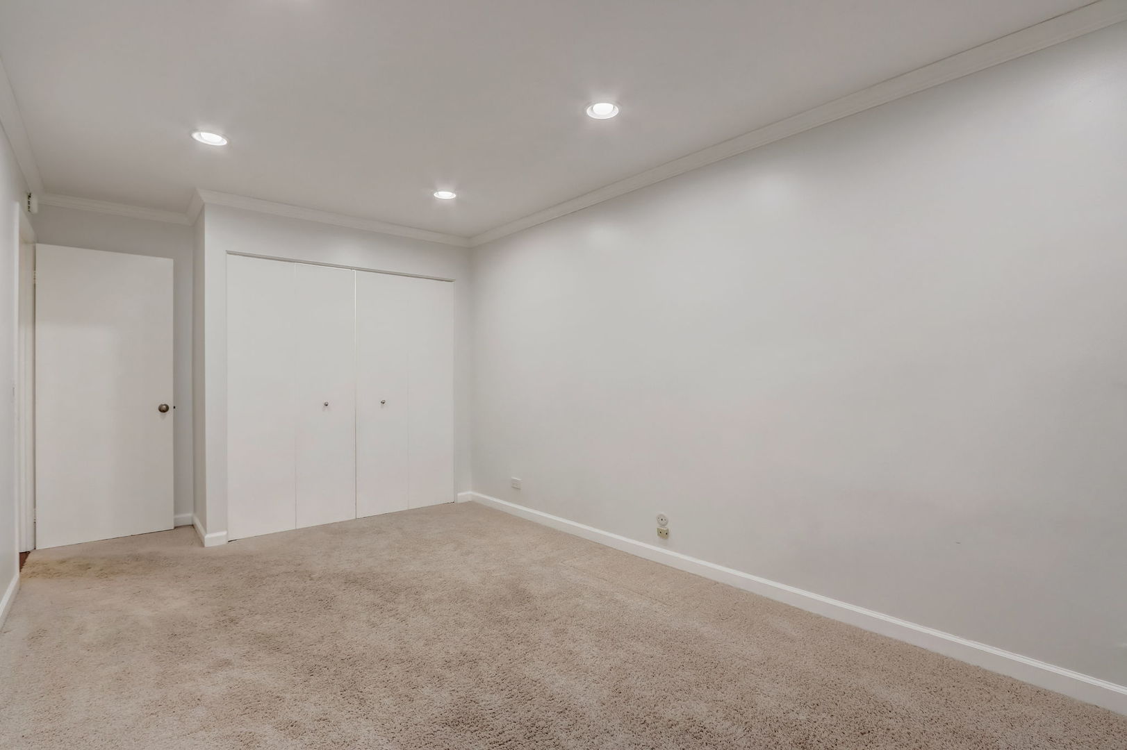 1330 N LaSalle Street Unit: 103