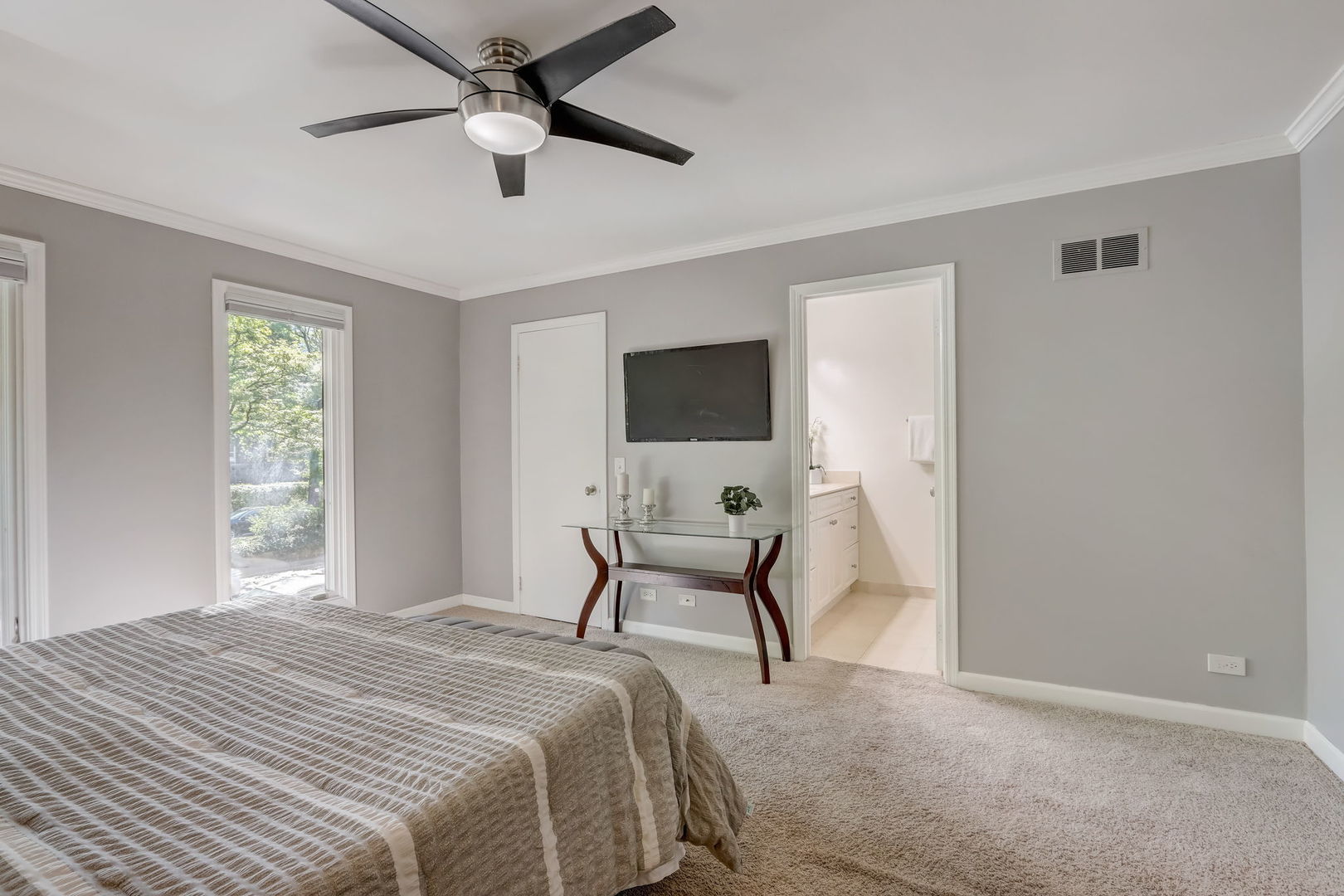 1330 N LaSalle Street Unit: 103